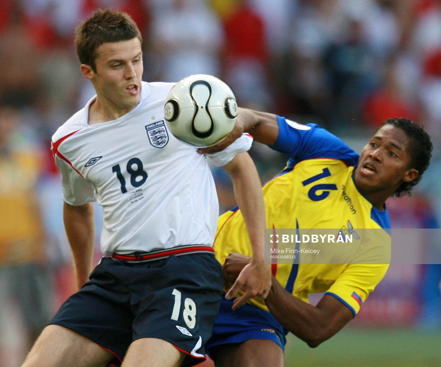 Michael Carrick, England och Luis Valencia, Ecuador