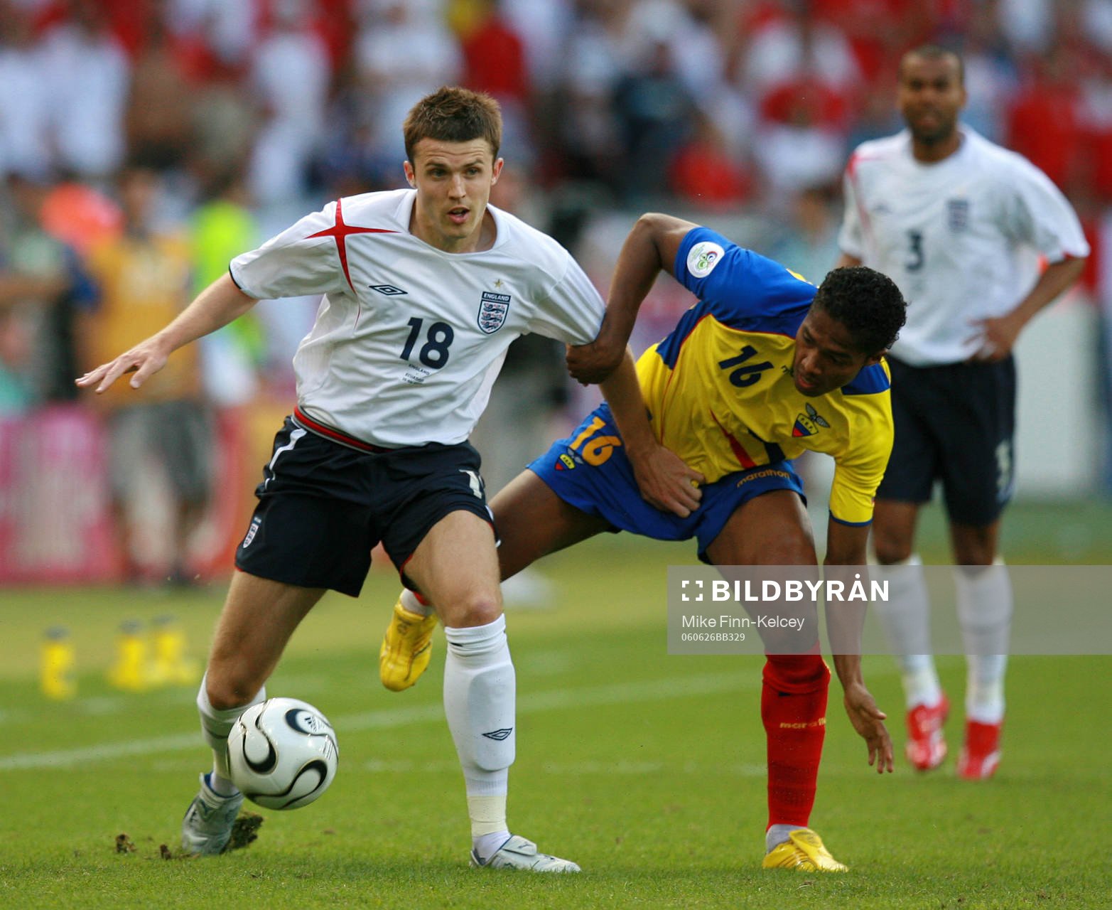 Michael Carrick, England och Luis Valencia, Ecuador