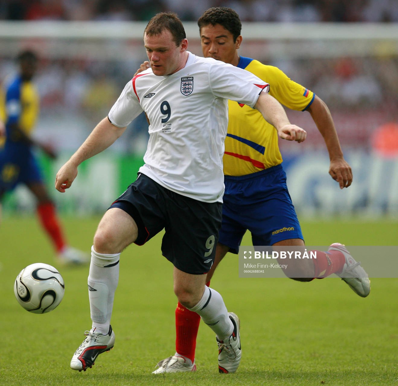 Wayne Rooney, England och Edwin Tenorio, Ecuador