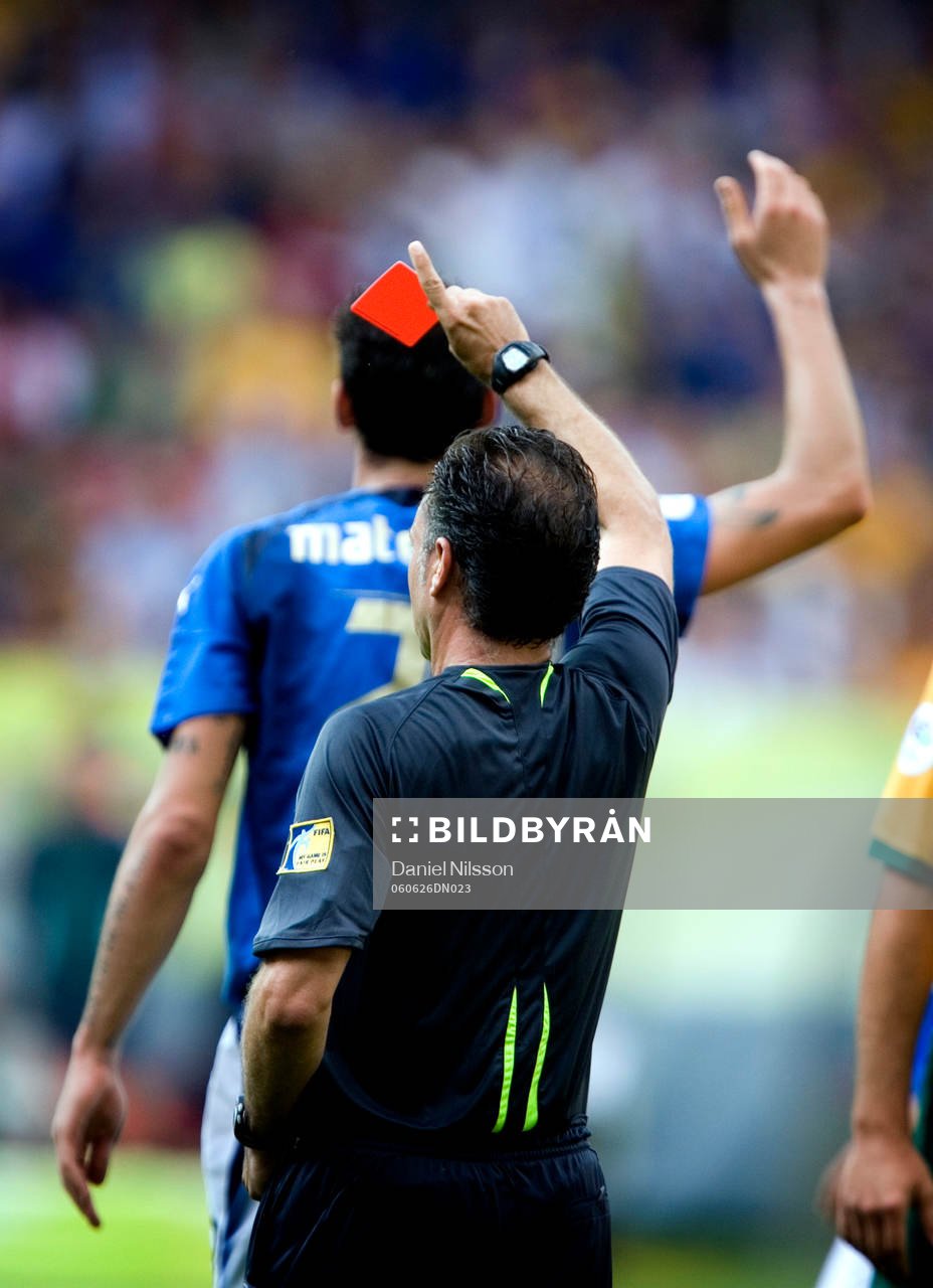 domare, rött kort, utvisning. Marco Matterazzi, Italien,