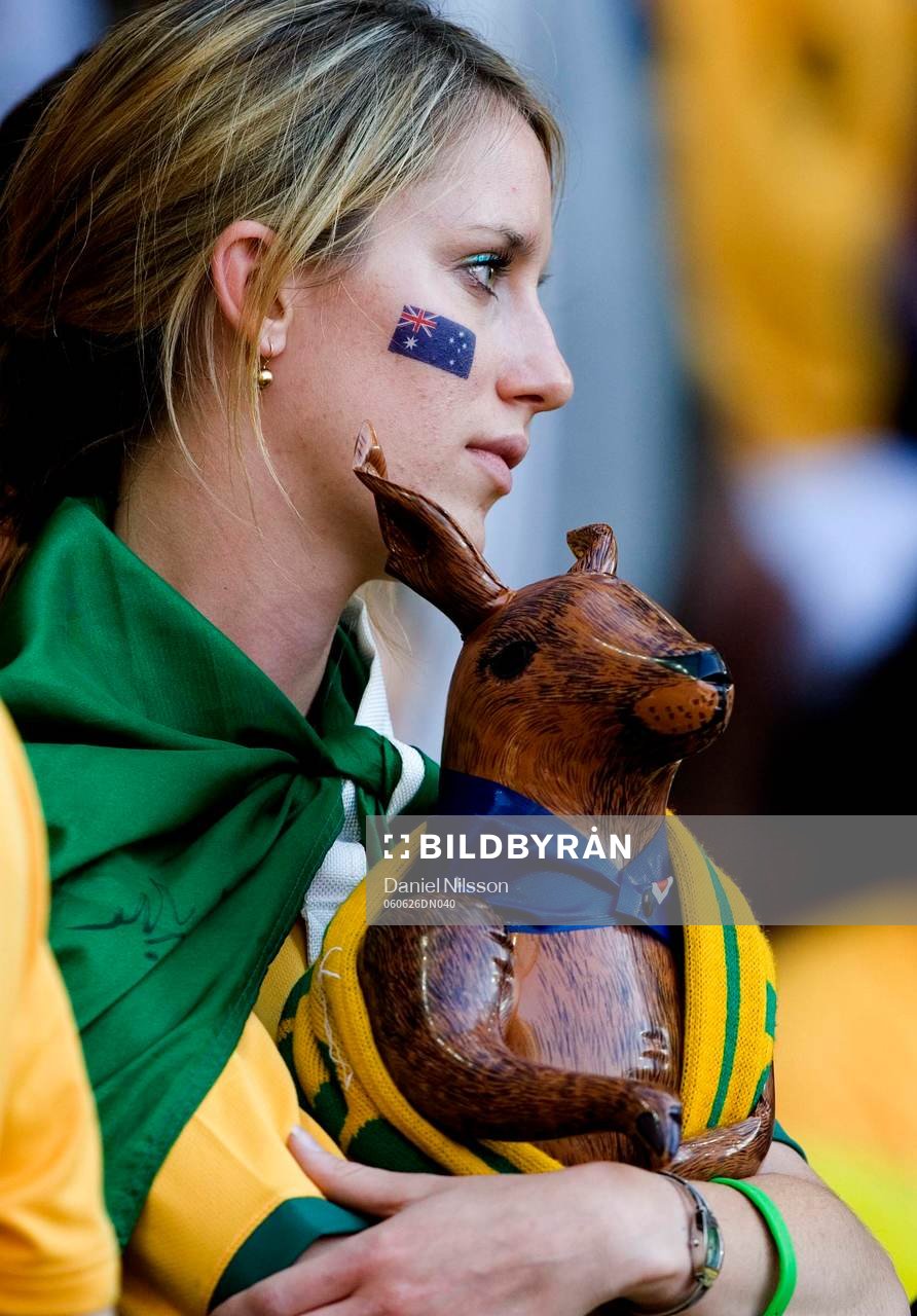 Fotboll, VM 2006, Italien - Australien: Deppiga supporters från Australien med Känguru.