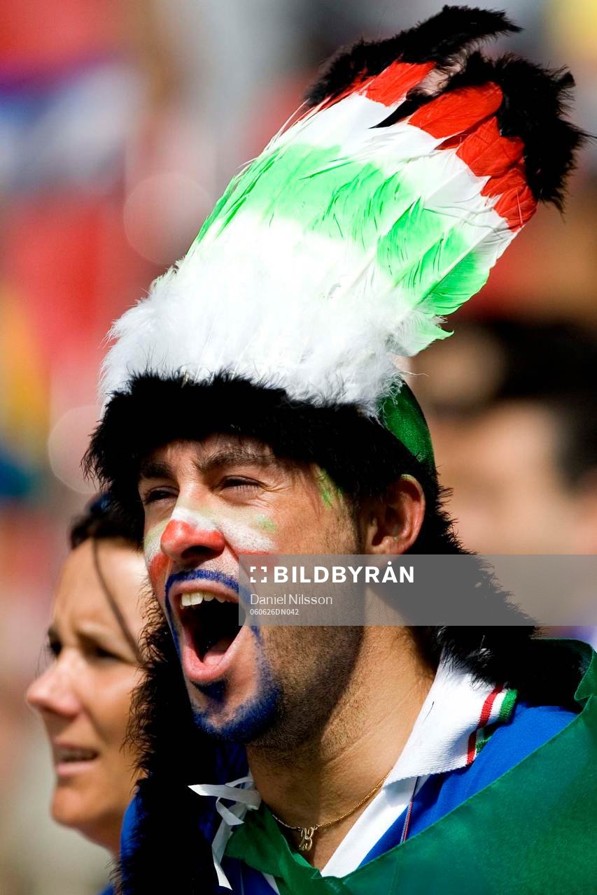 Glada italienska supporters