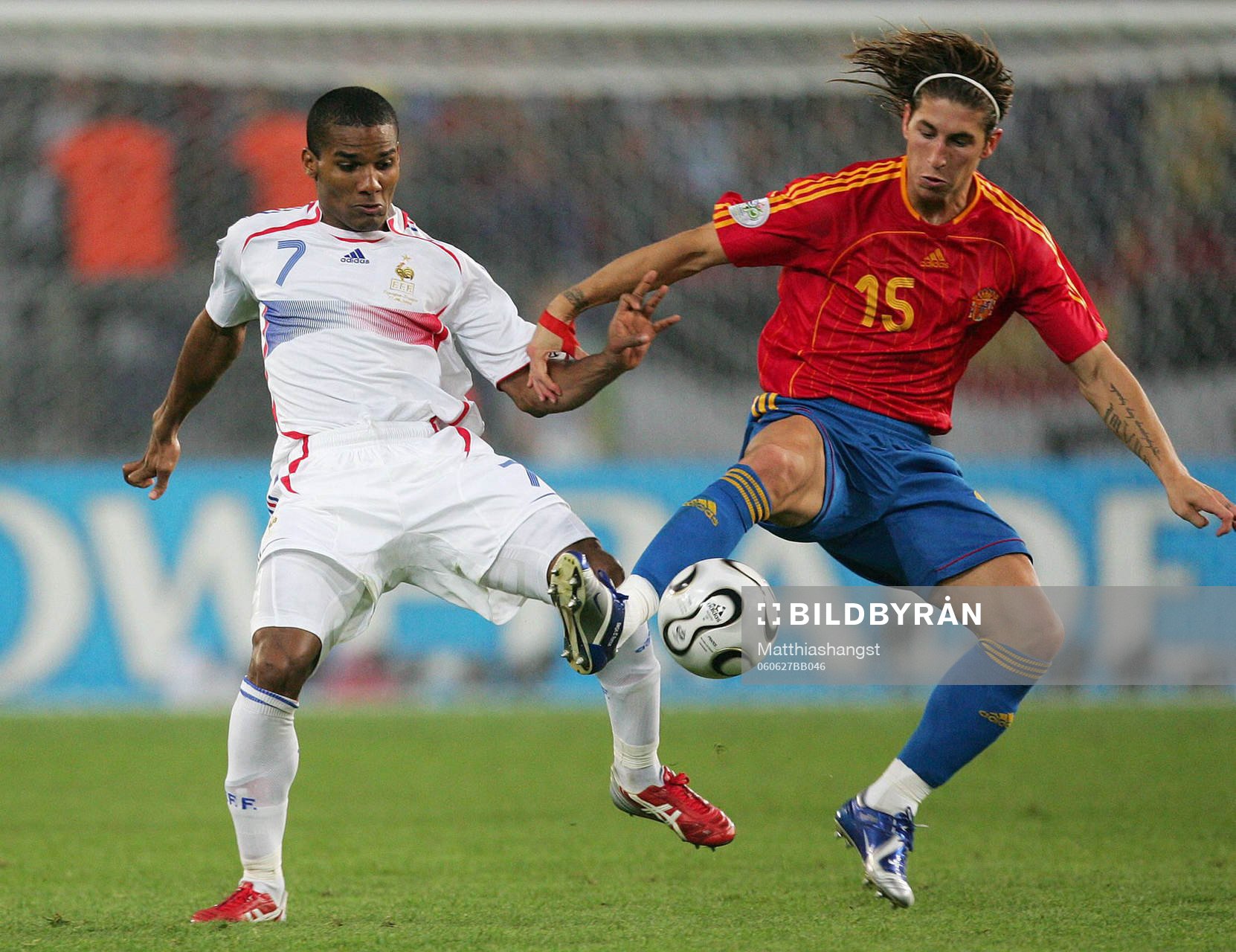 Florent Malouda, Frankrike och Sergio Ramos, Spanien