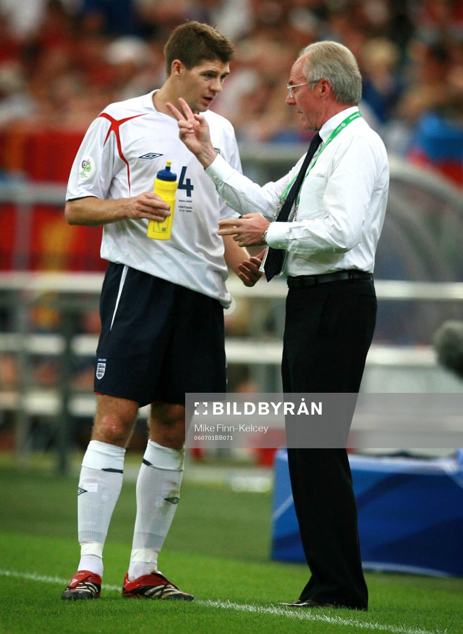 Steven Gerrard, England, i samspråk med Sven Göran