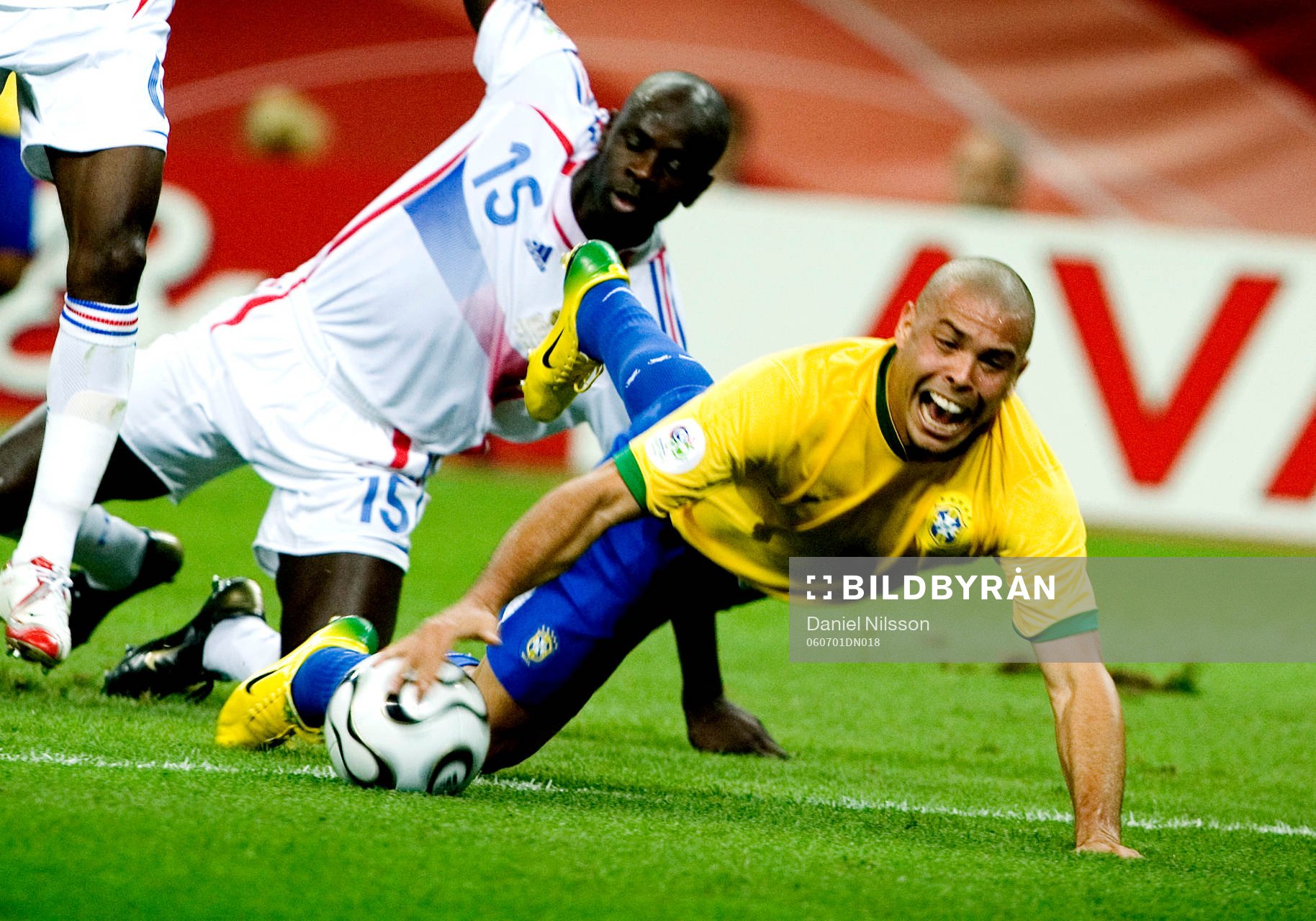Ronaldo, Brasilien och Lilian Thuram, Frankrike