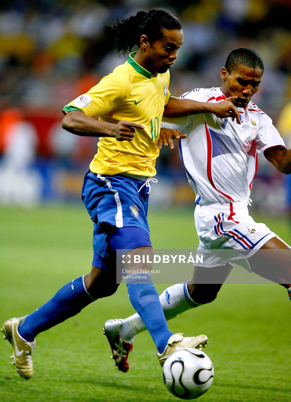 Ronaldinho, Brasilien och Florent Malouda, Frankrike
