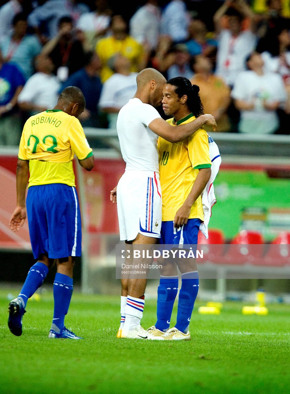 Thierry Henry, Frankrike tröstar Robinho och Ronaldinho,