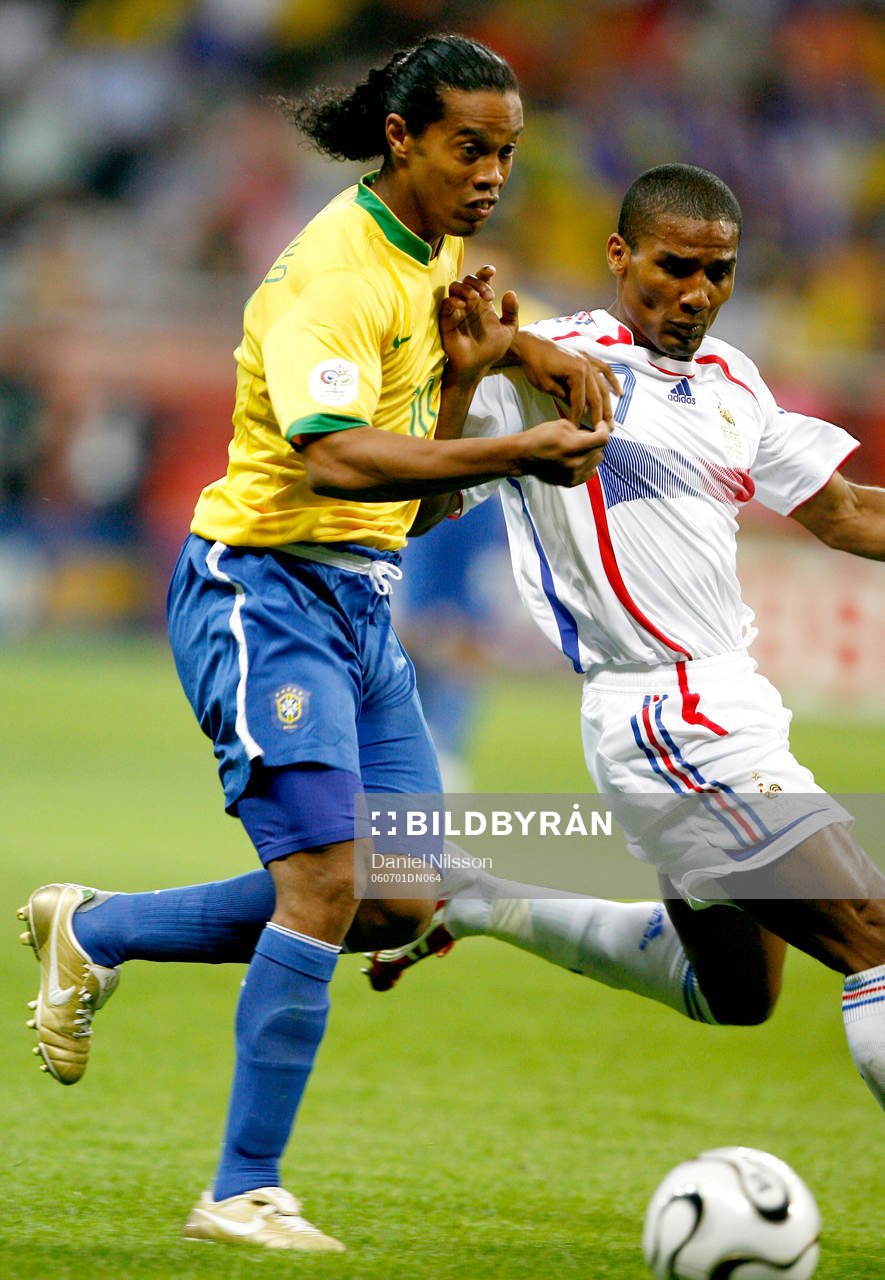 Ronaldinho, Brasilien och Florent Malouda, Frankrike