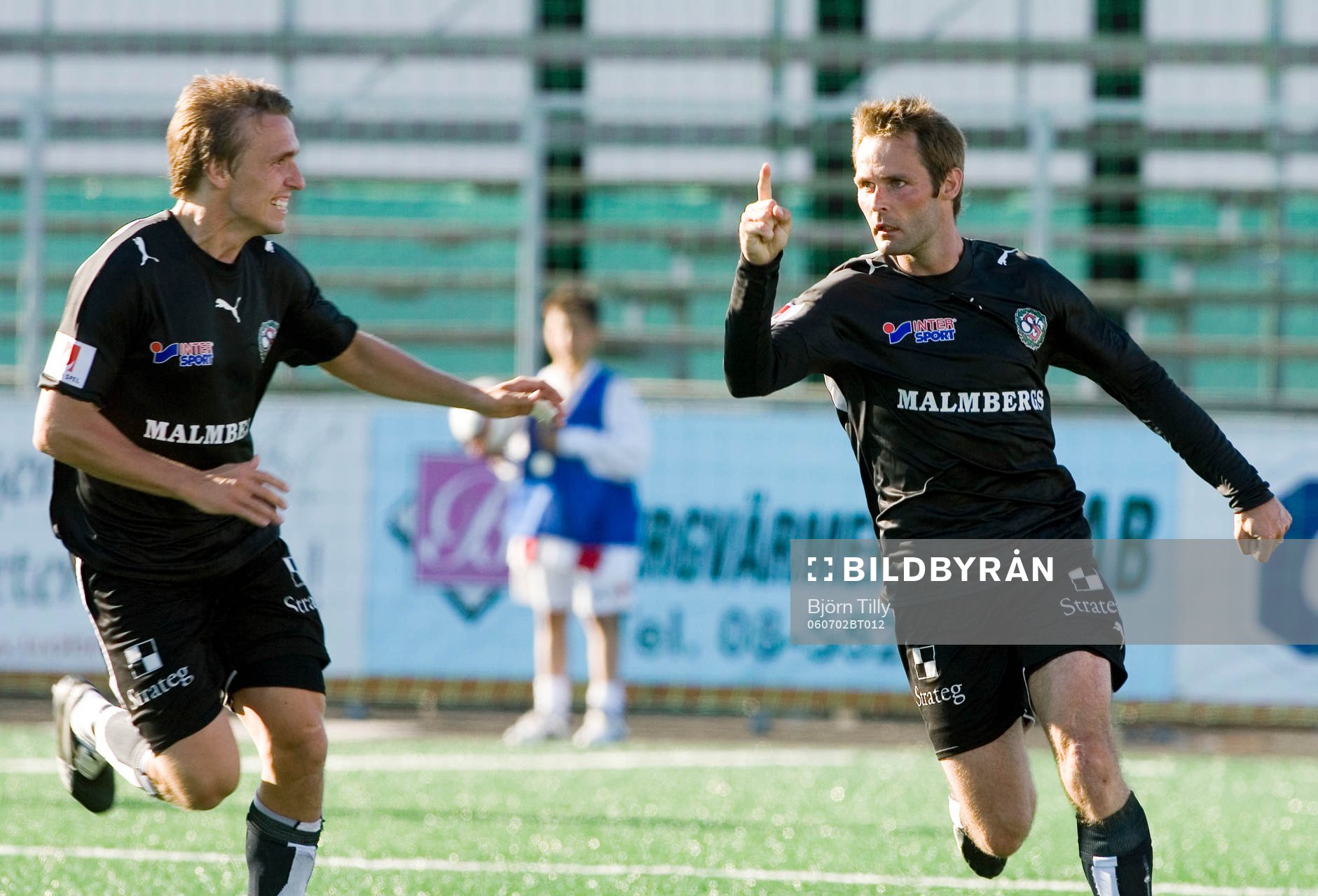 Fredrik Nordback (0-1) och matchvinnaren Lars Larsen,