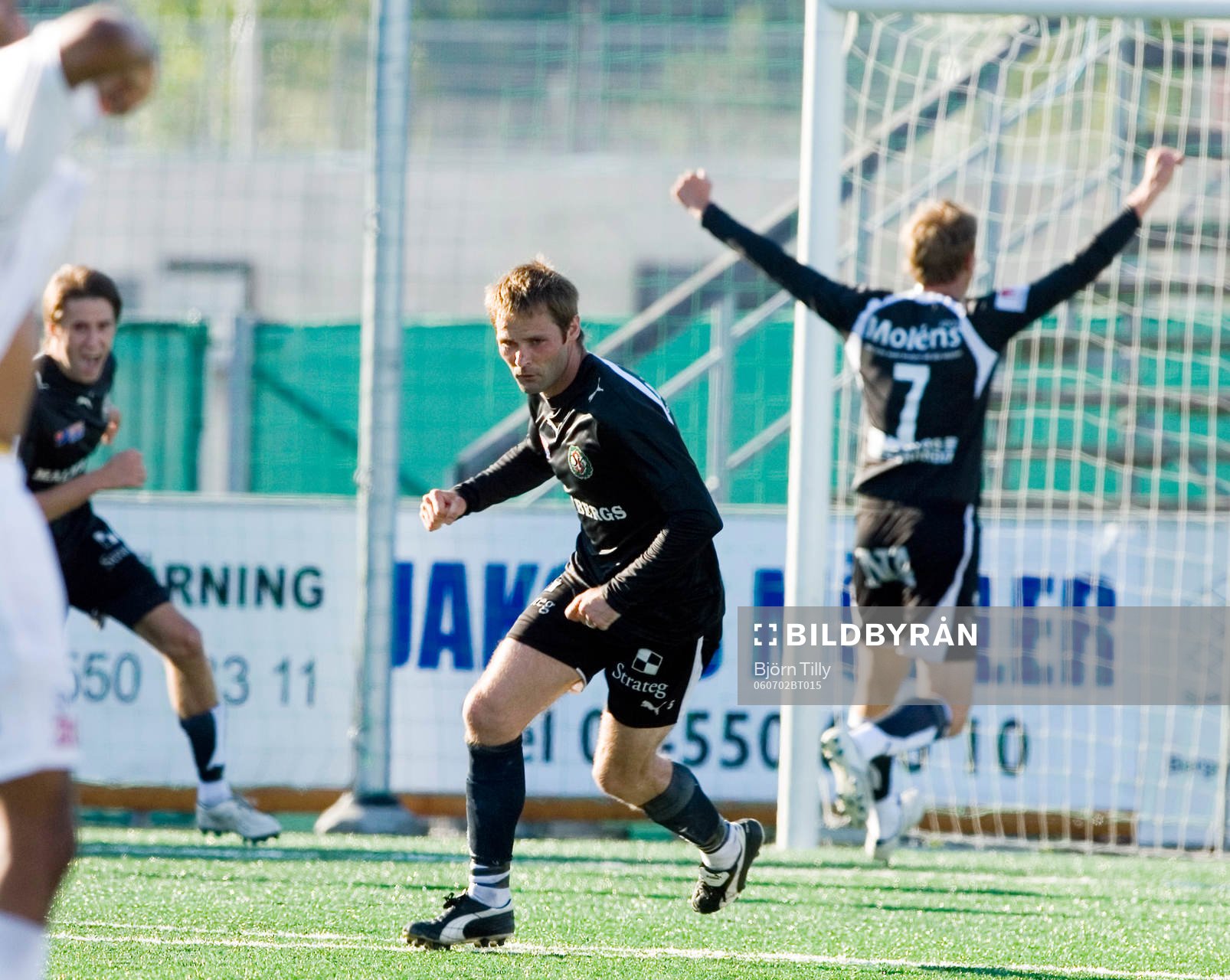 Matchvinnaren Lars Larsen, Örebro, jubel