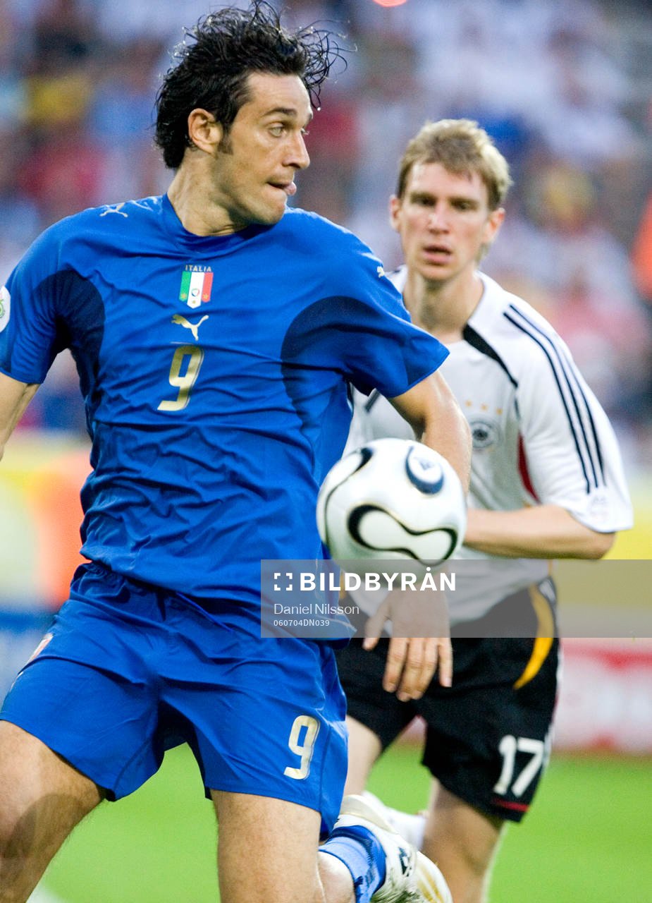 Luca Toni , Italien och Per Mertesacker, Tyskland