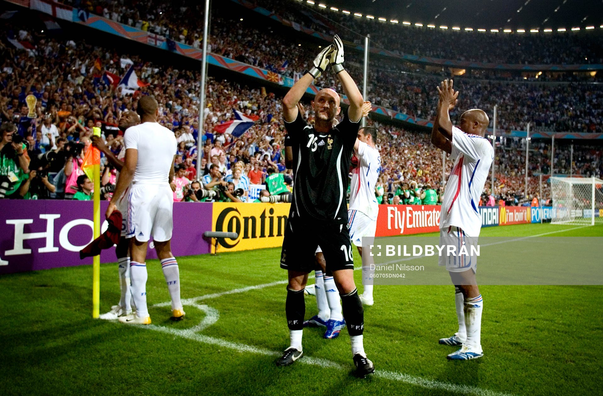  Fabien Barthez, (målvakt) Frankrike, jubel efter segern.