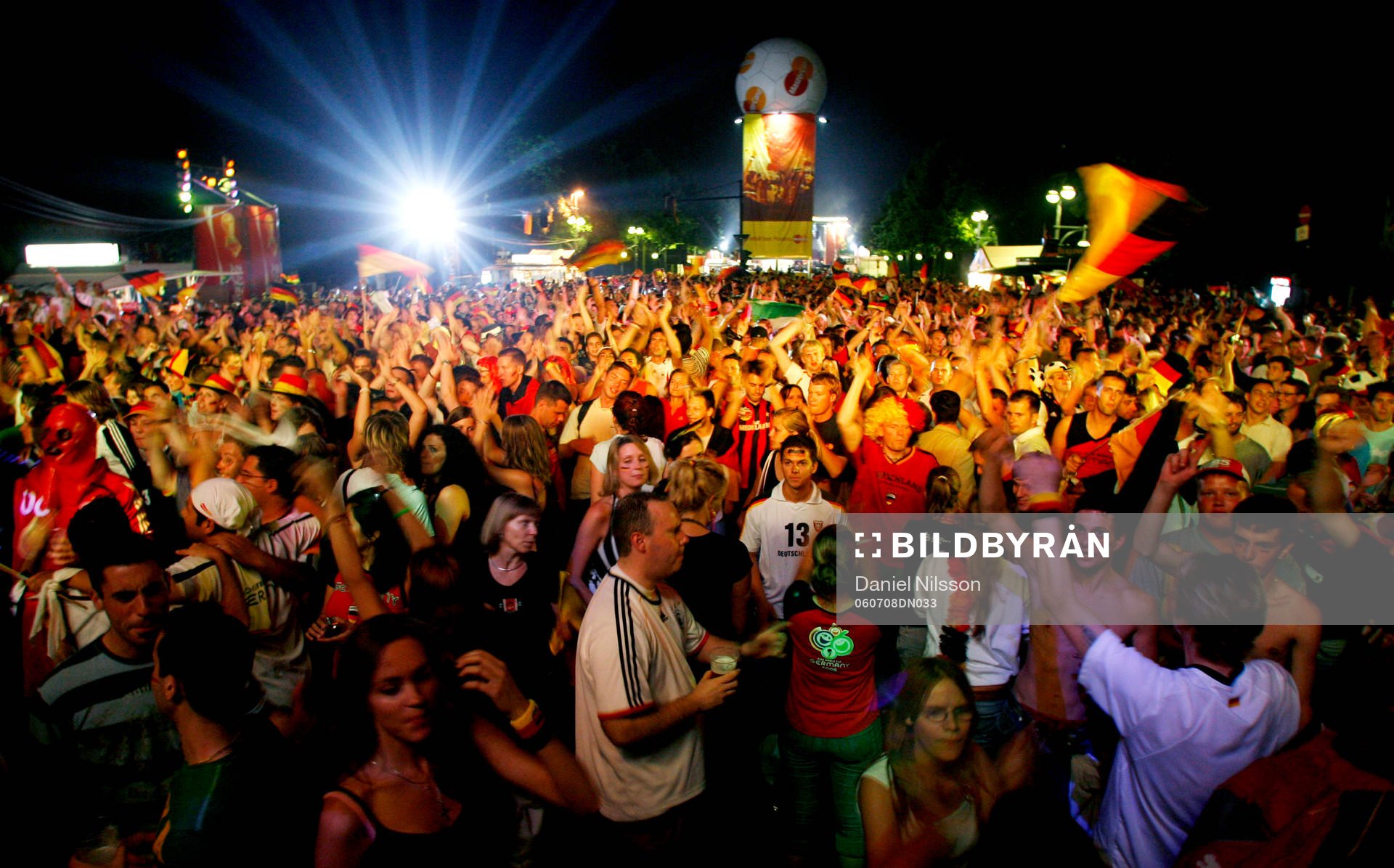 Fotboll, VM 2006, Hundratusen-tals fans, supporter, firade