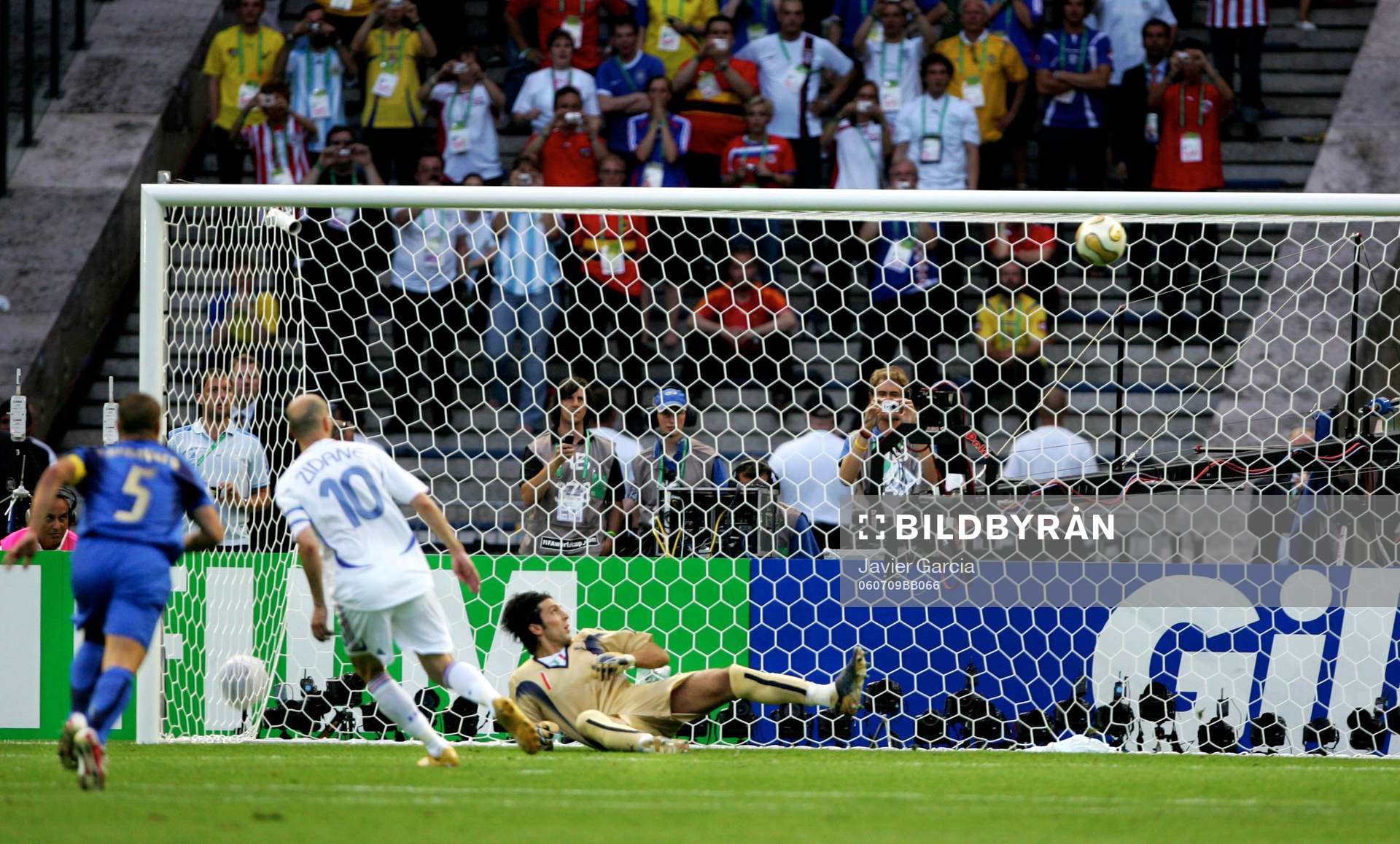 Zinedine Zidane, Frankrike gör mål på straff