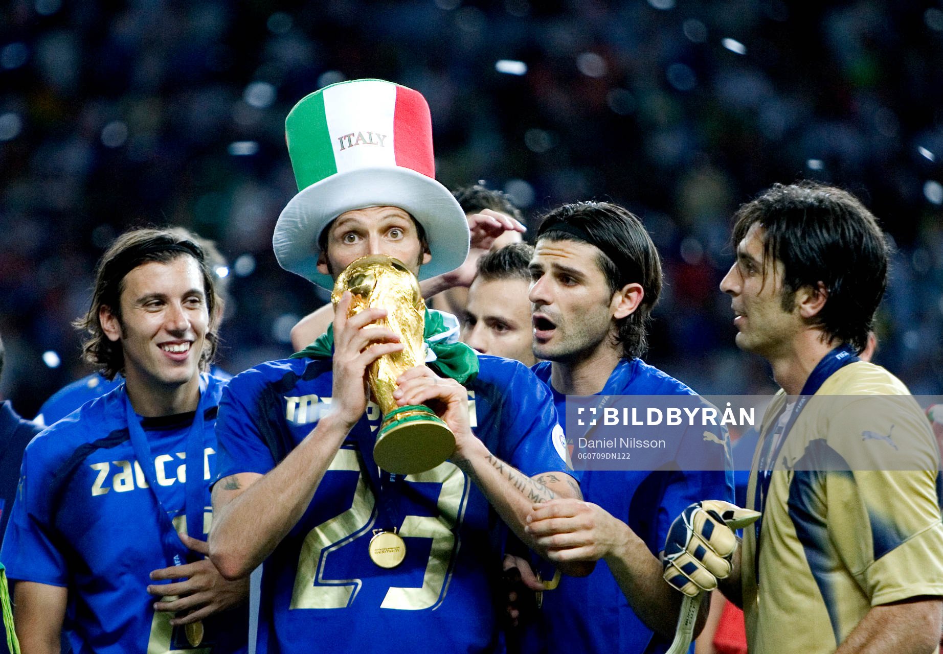 Italien är världsmästare, jubel med pokal. Glädje,