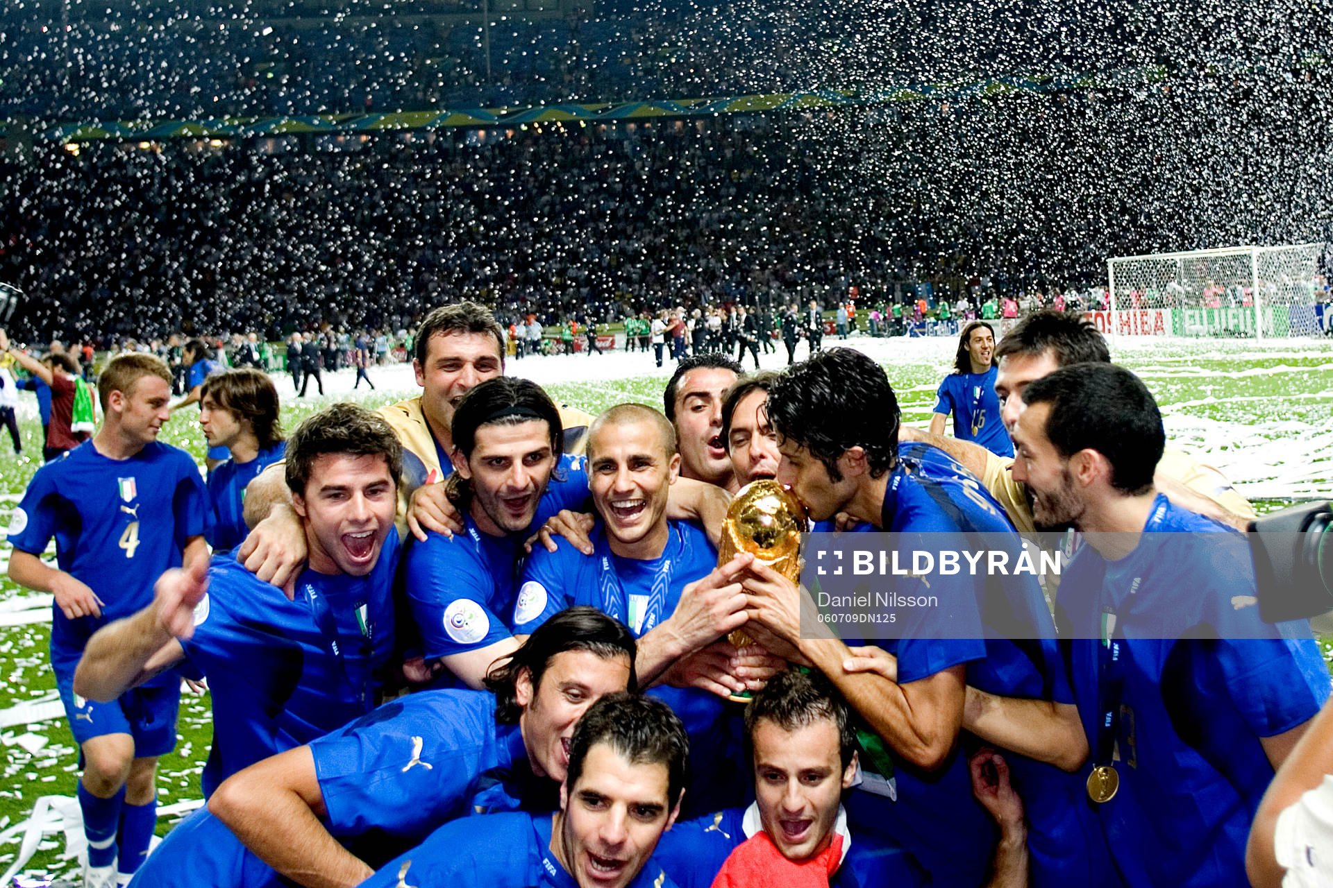 Italien är världsmästare, jubel med pokal. Guld,