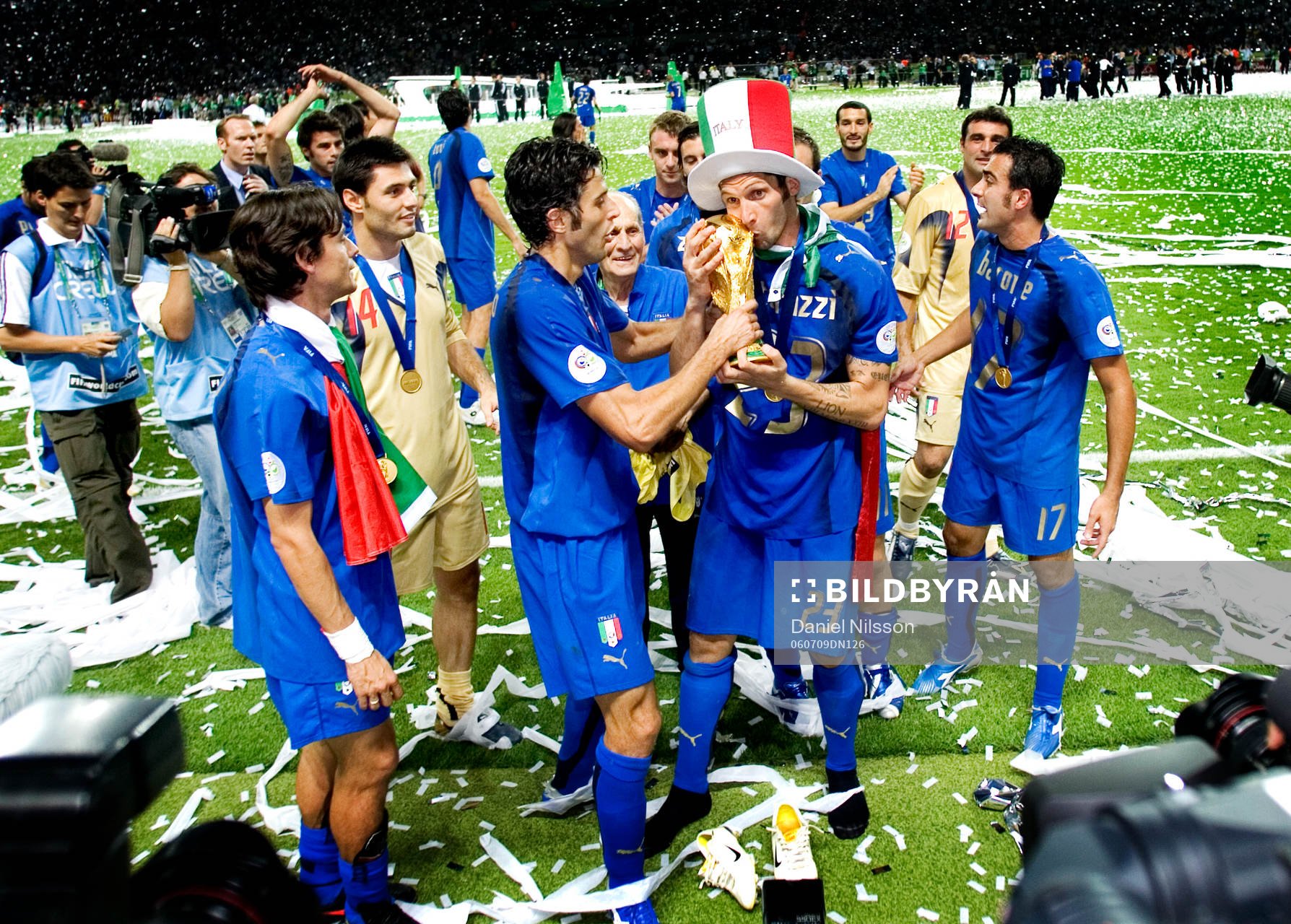 Italien är världsmästare, jubel med pokal. Marco