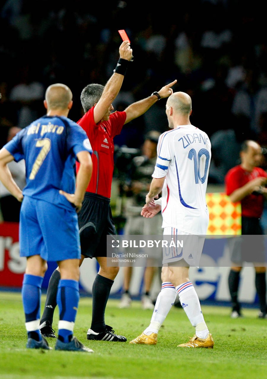 Zinedine Zidane, Frankrike fick rött kort