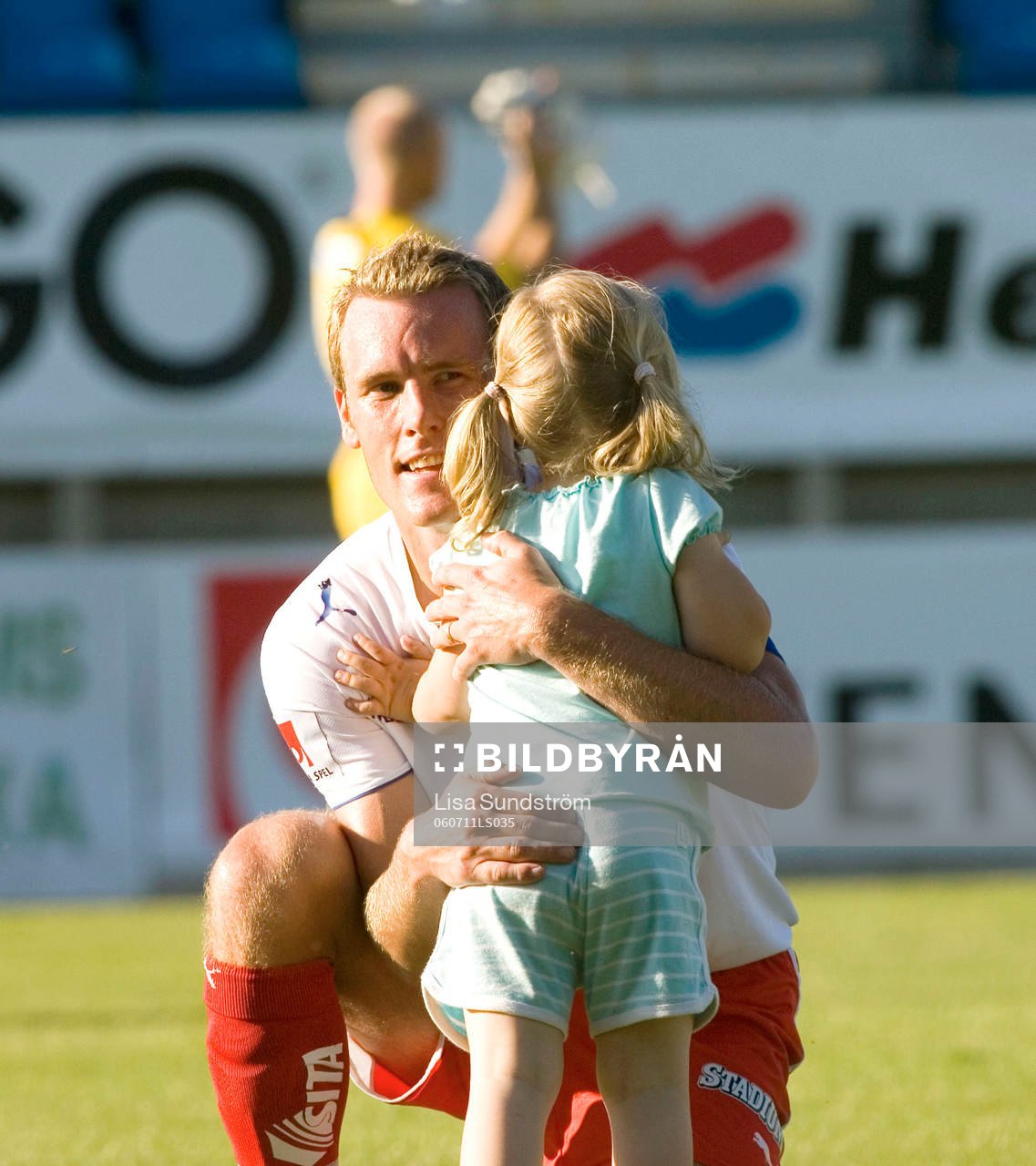 Mikael Roth, Norrköping får en tröstkram