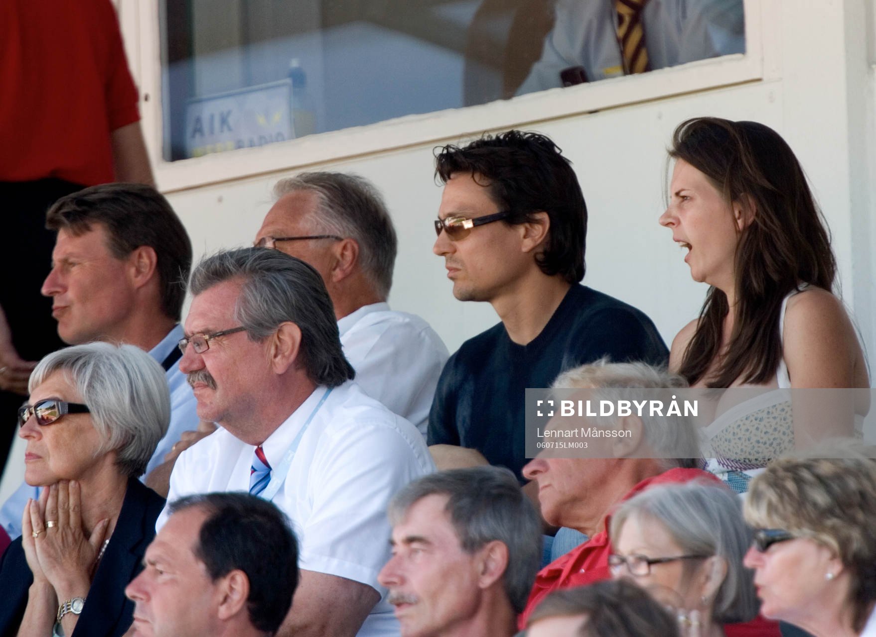 Jari Litmanen med fru på läktaren
