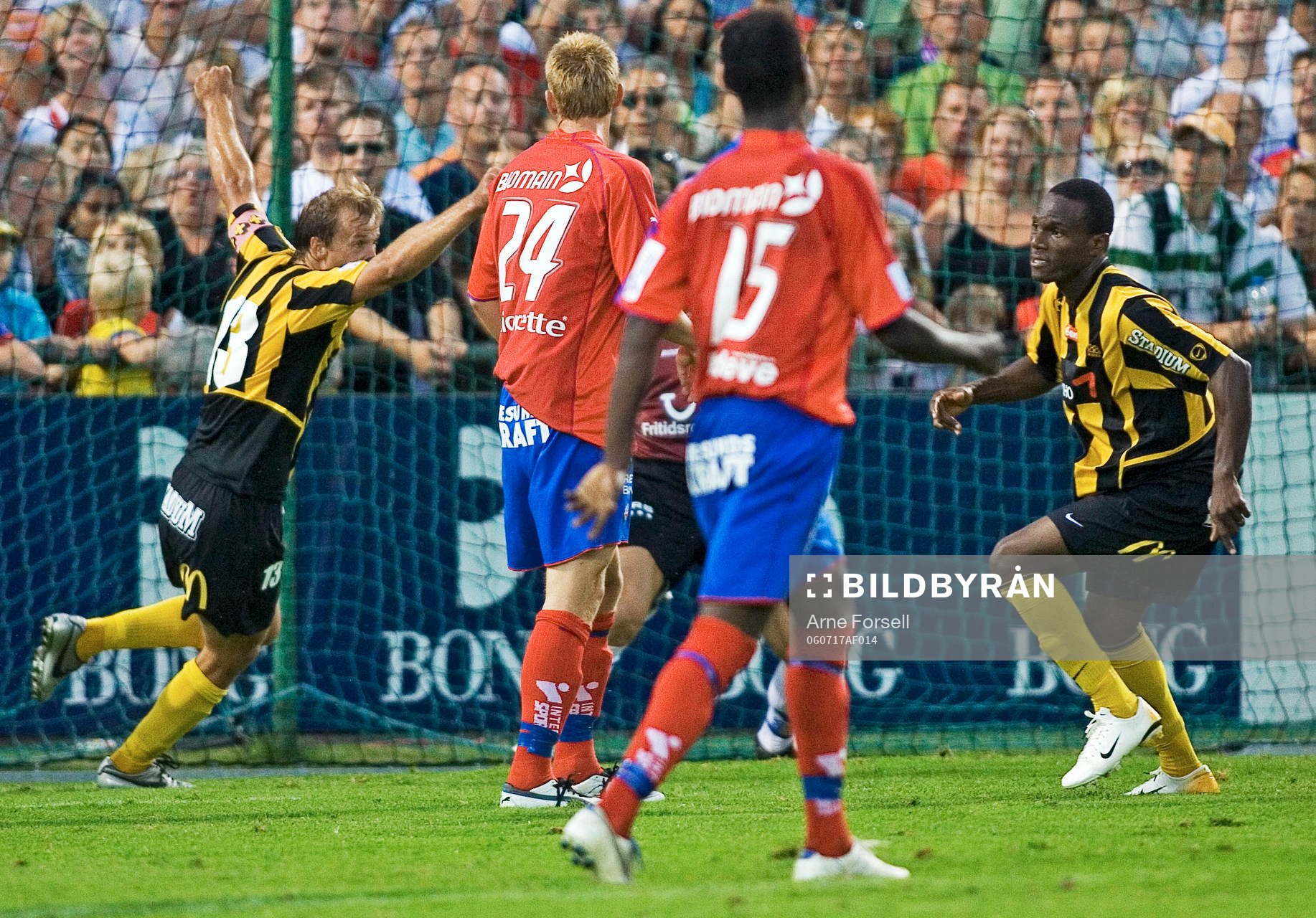 Robert Mambo-Mumba, Häcken (th) har gjort 2 - 1. Hans