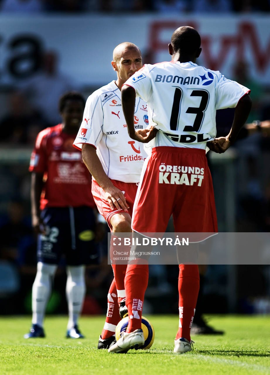 Fotboll, Allsvenskan, Örgryte - Helsingborg: Henrik Larsson, Helsingborg samtalar med Luton Shelton innan avspark.