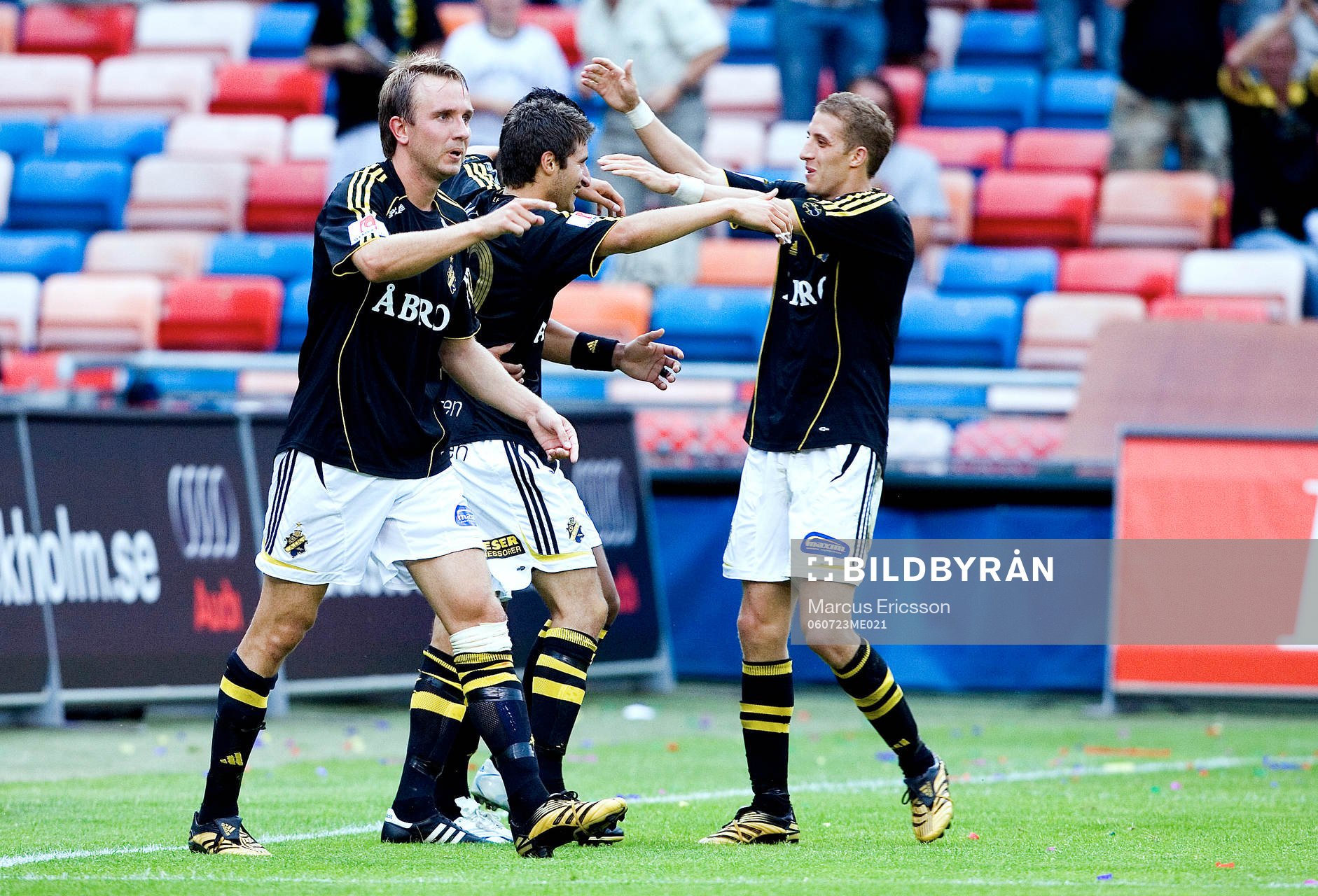 Gabriel Özkan kramar om Kenny Pavey, AIK. Jubel, glädje