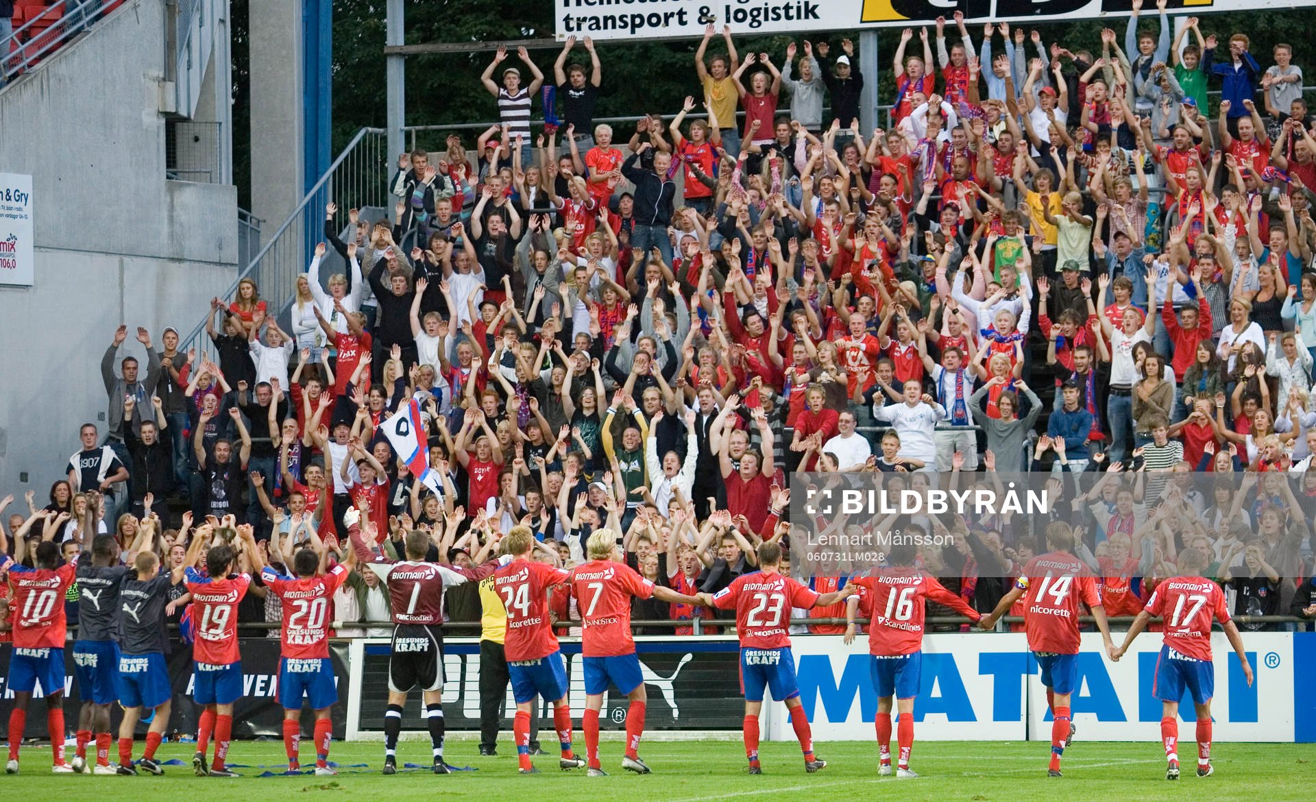 "Henke" Larsson längst till höger och övriga HIF-are