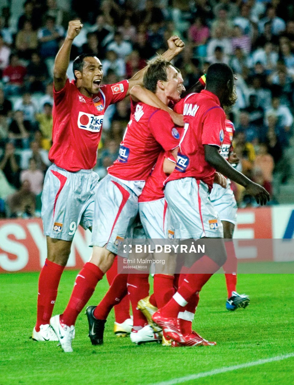 Fotboll, Nantes - Lyon : Kim Källström och John Carew. Jubel