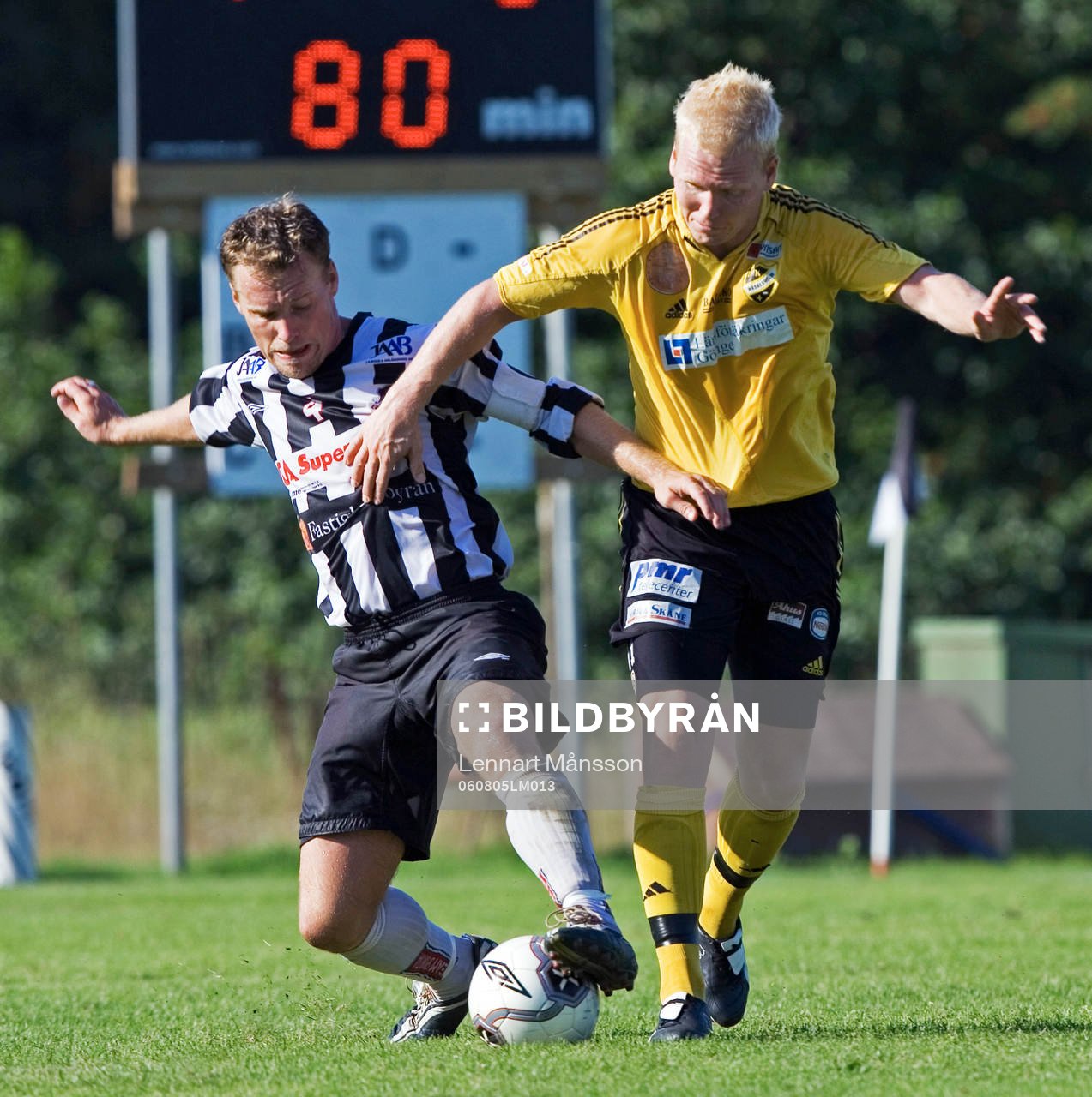 Målskytten Mattias Adelstam kämpar