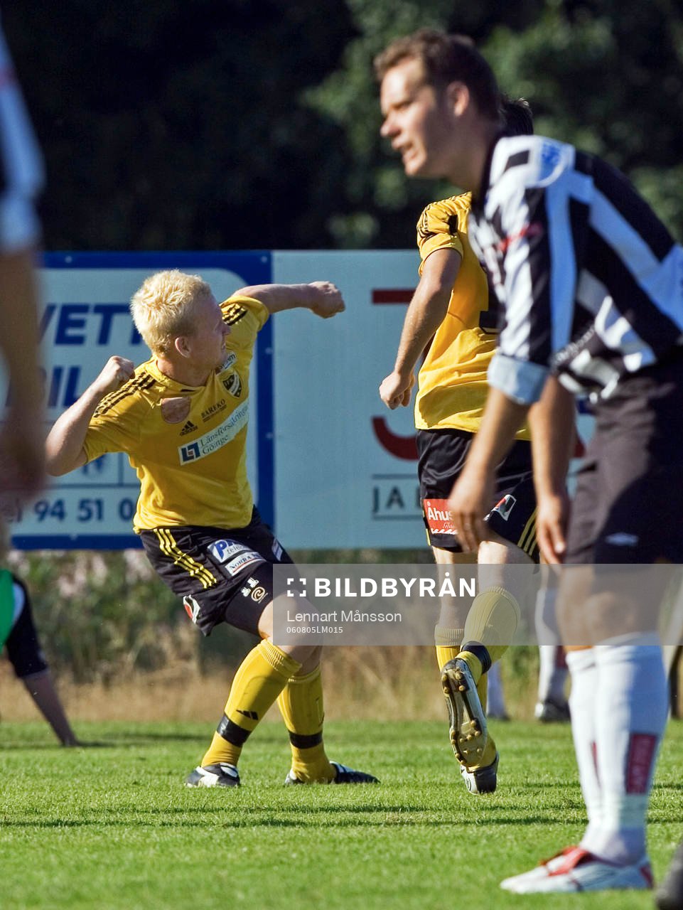 1-1,  Mattias Adelstam har kvitterat och jublar