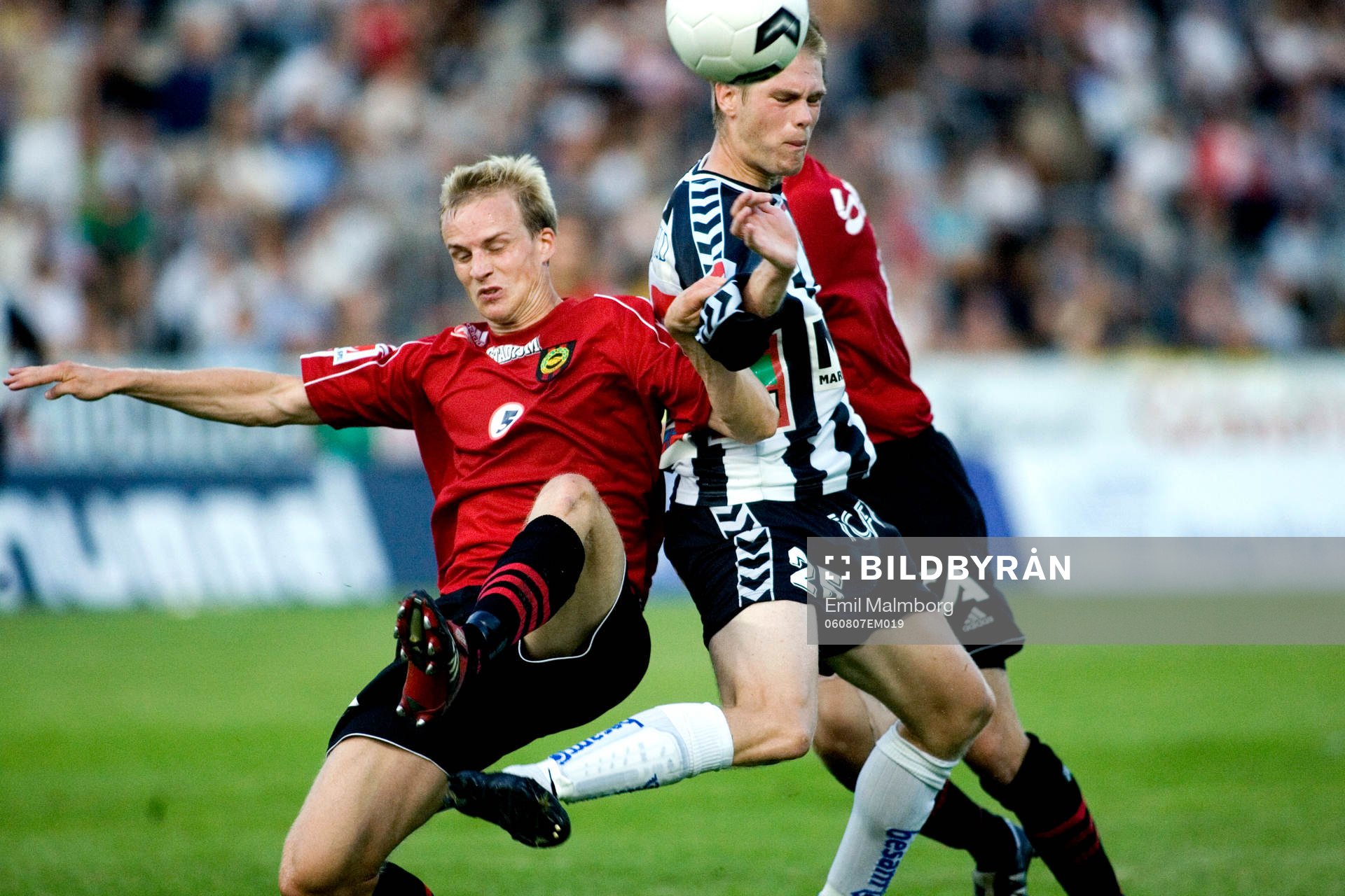 Johan Andersson, Landskrona, är nästan fri men stoppas av