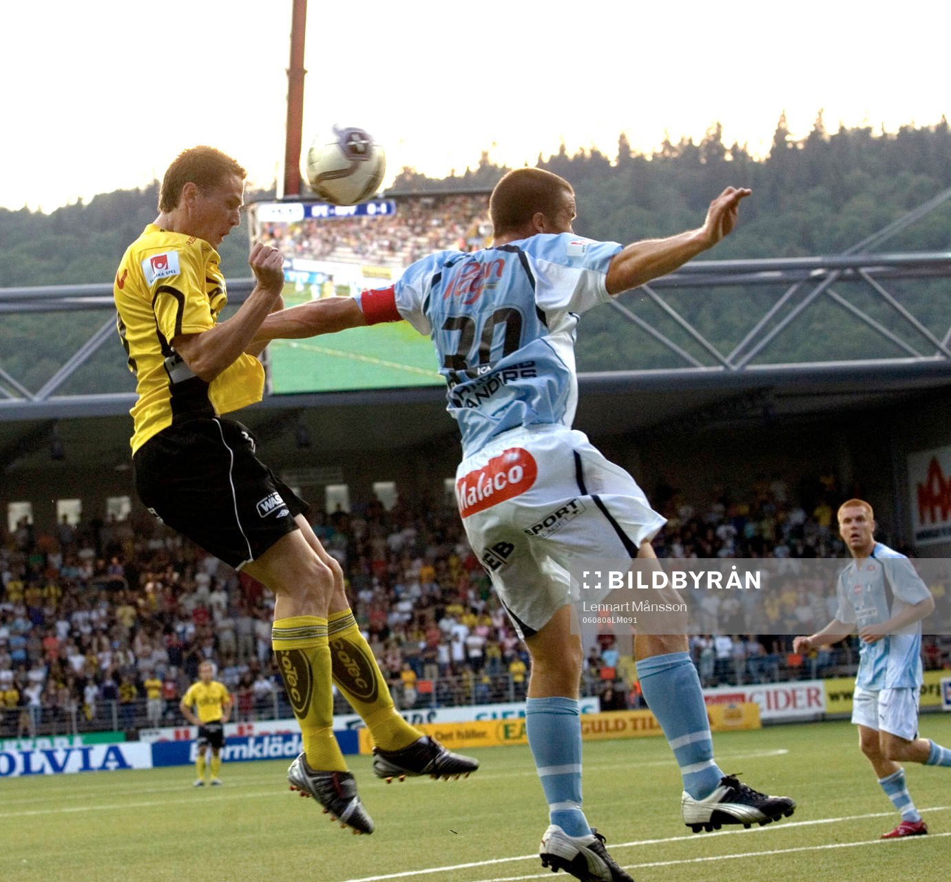 1-1. Jon Jönsson nickar ner