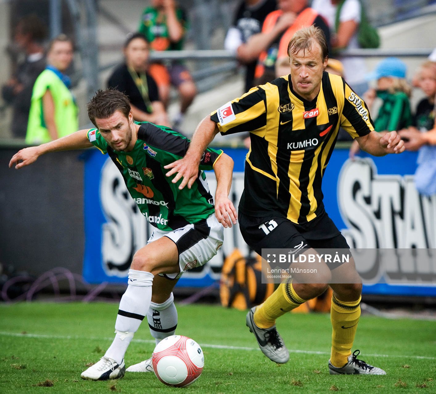 Hans Berggren,  Häcken tar sig förbi Jonathan Berg, GAIS