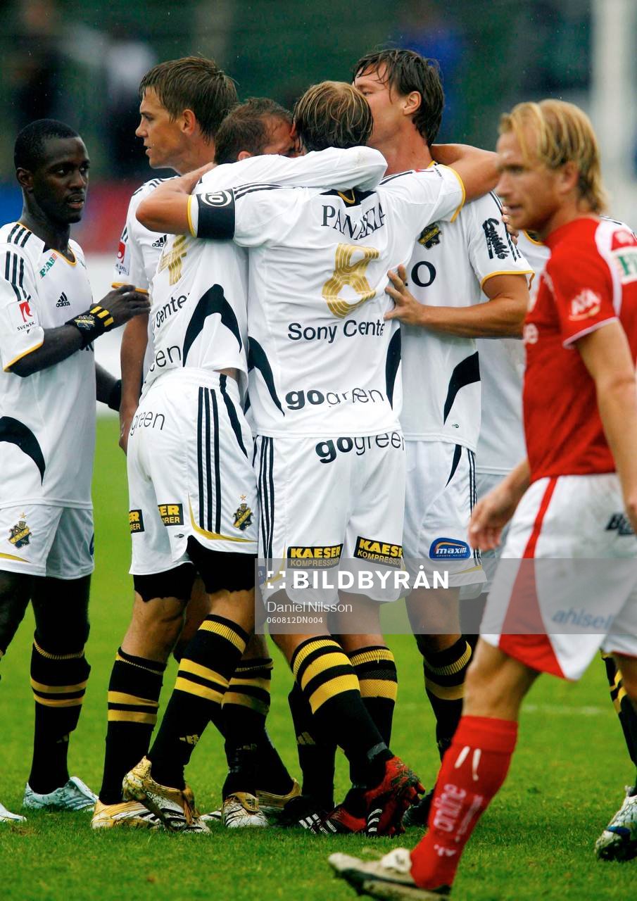 Daniel Tjernström, AIK, med ryggen mot kameran. Jubel