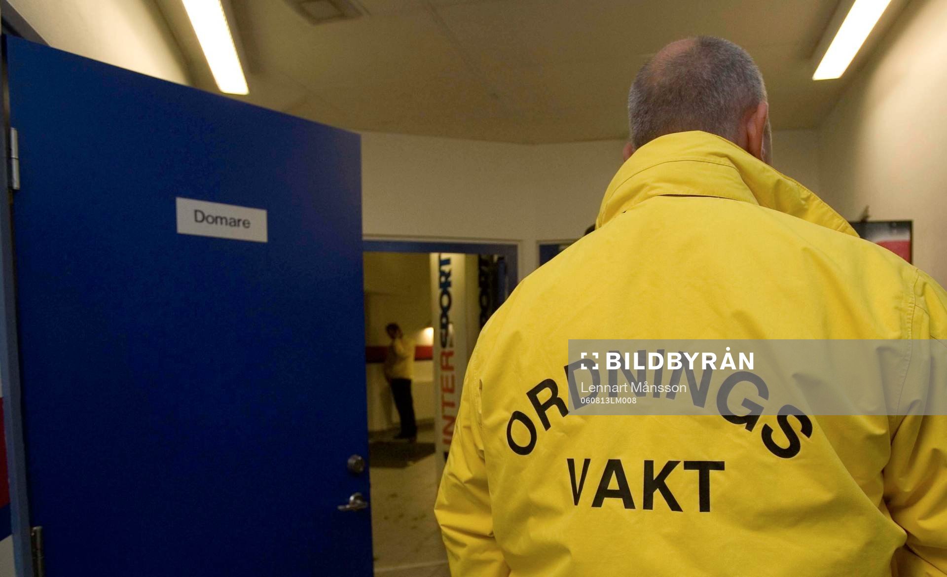 Domaren Martin Hansson  och hans assisterande domare fick