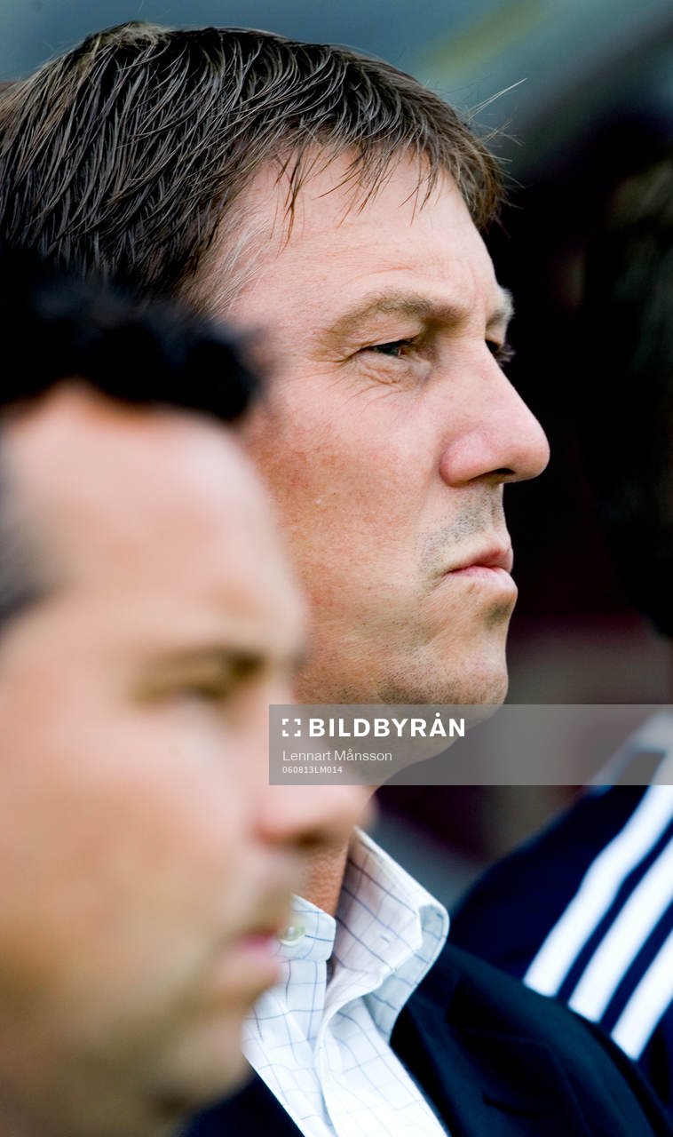 Kjell Jonevret, tränare i Djurgården. Stefan Rehn i