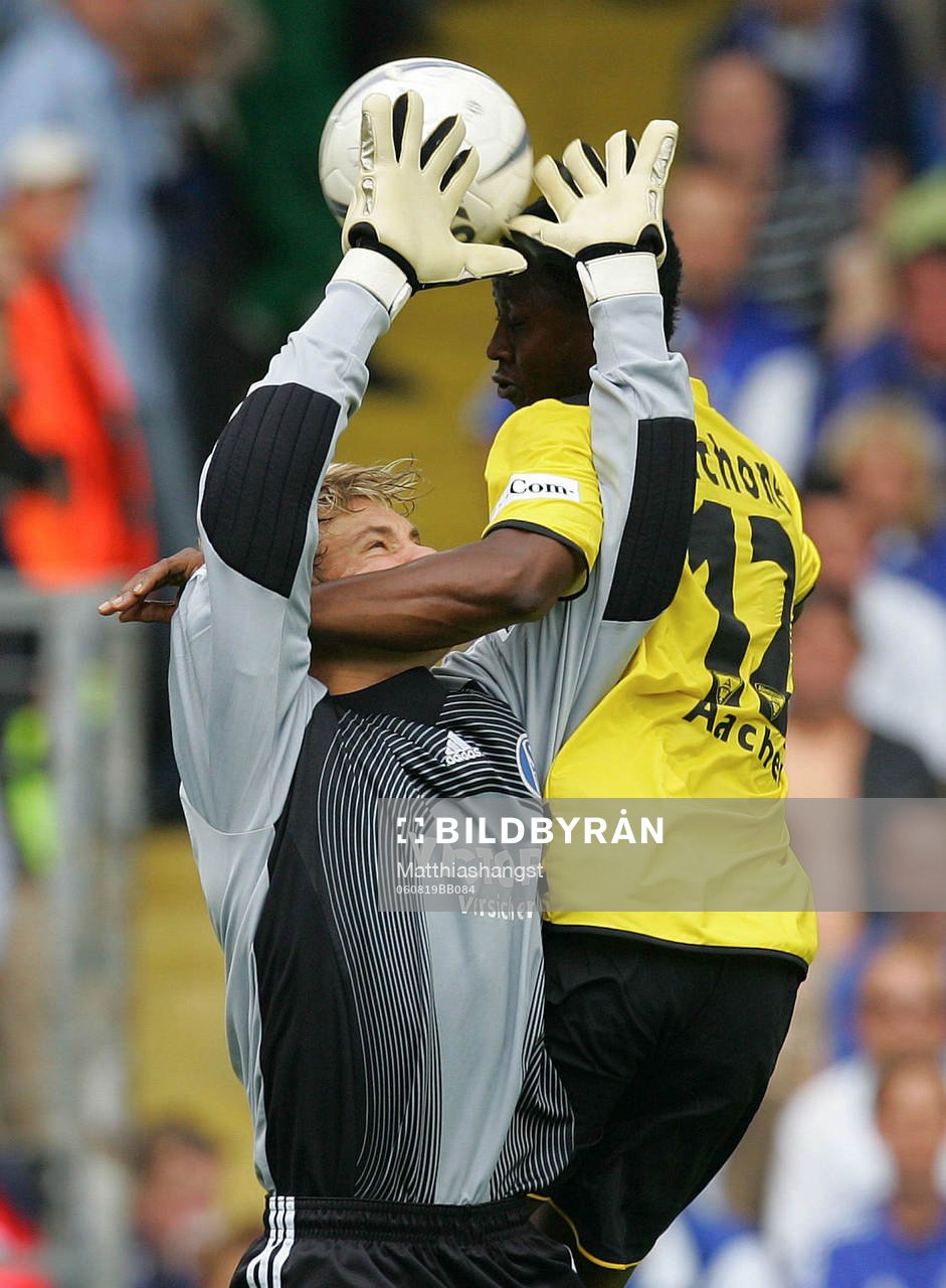 Manuel Neue, målvakt, Moses Sichone, Schalke