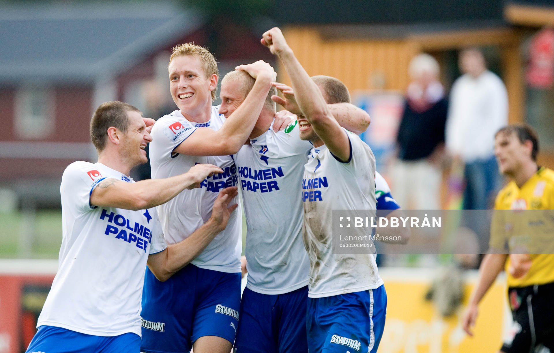 Thomas Magnusson trycker in 0-1 på frisparksretur - och