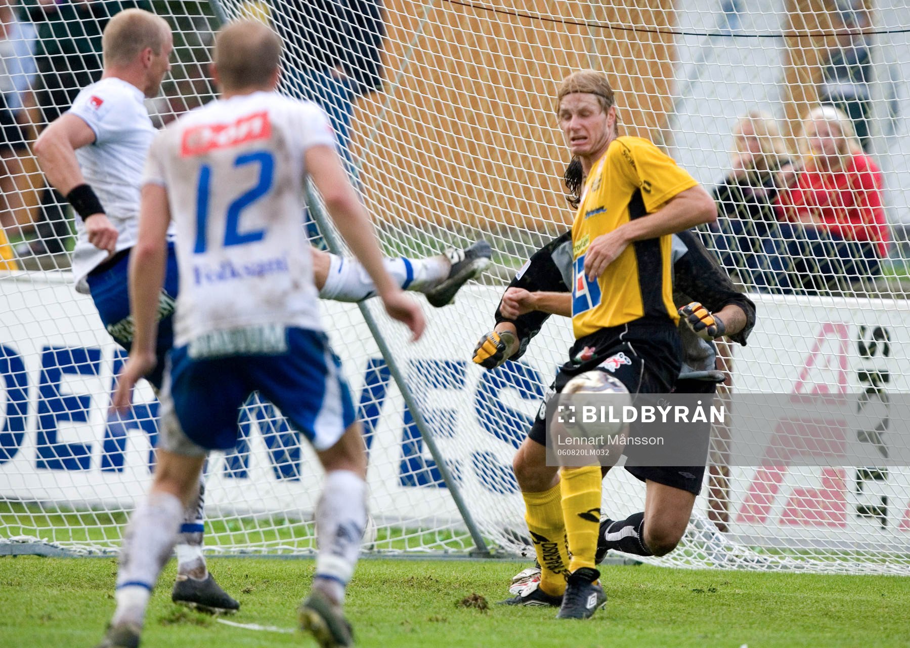 Thomas Magnusson trycker in 0-1 på frisparksretur - och