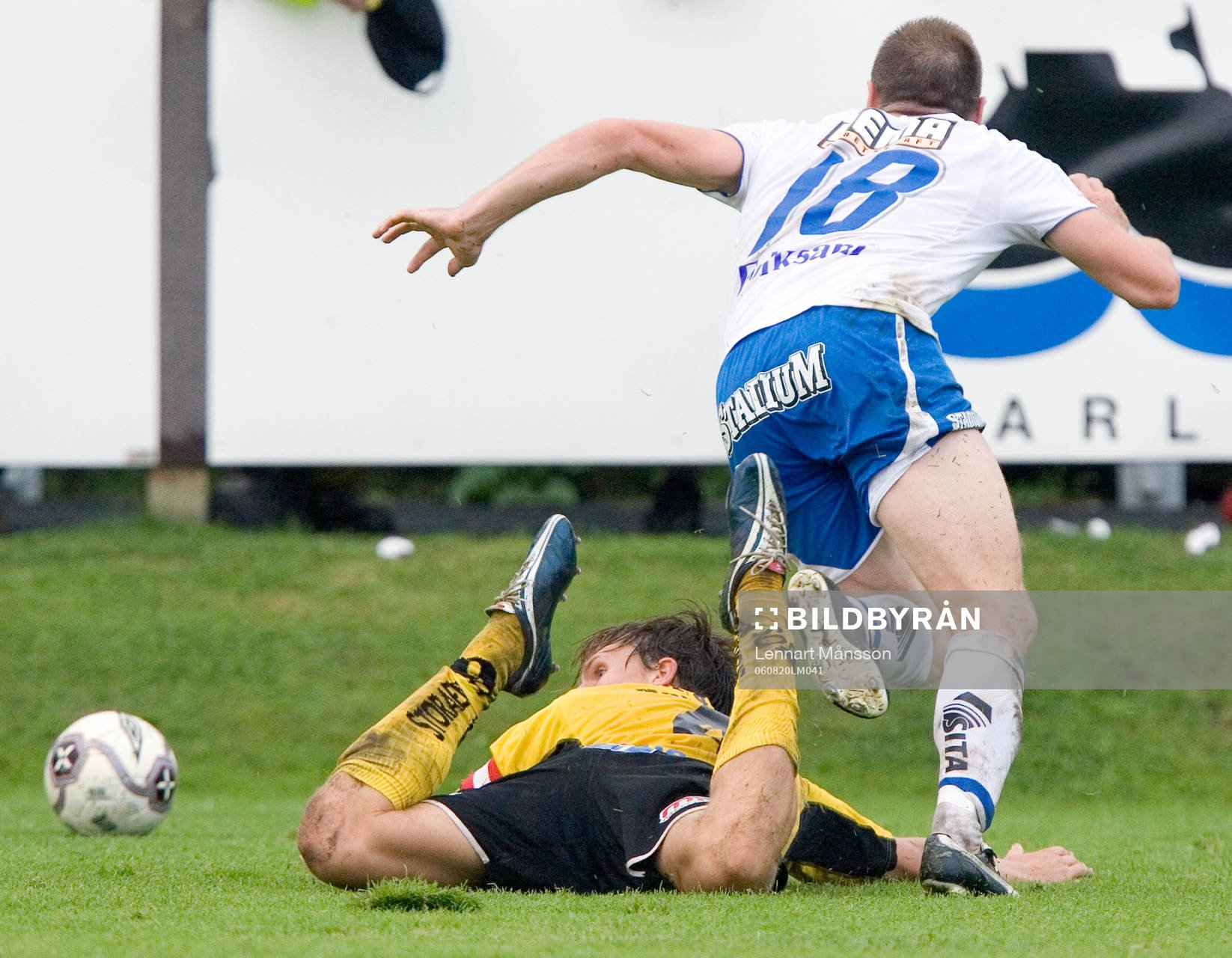 Stefan Thordarson springer runt Marcus Lindberg