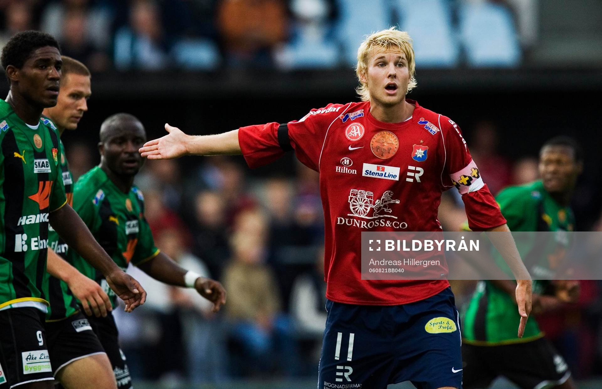 Ola Toivonen, prottersterar mot domaren