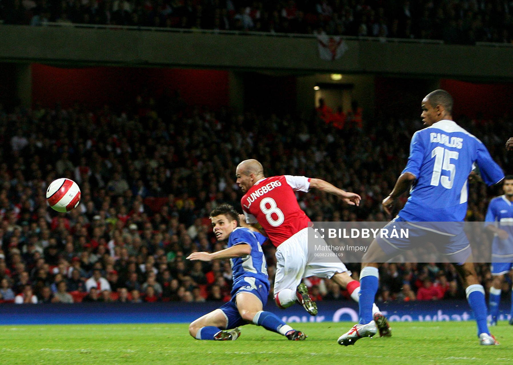   Fredrik Ljungberg,  Arsenal nickar in 1-1 för Arsenal.