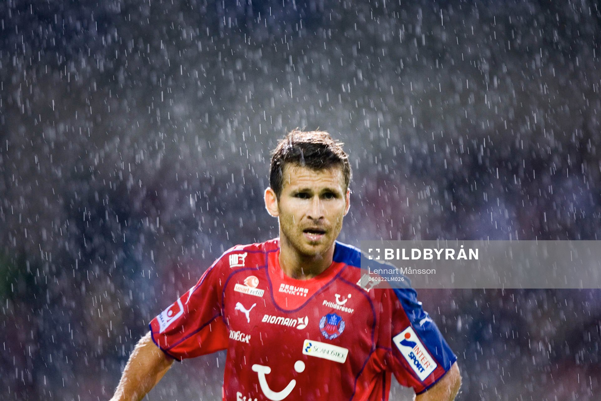 Regnet vräkte ner över Andreas Jakobsson och alla andra.