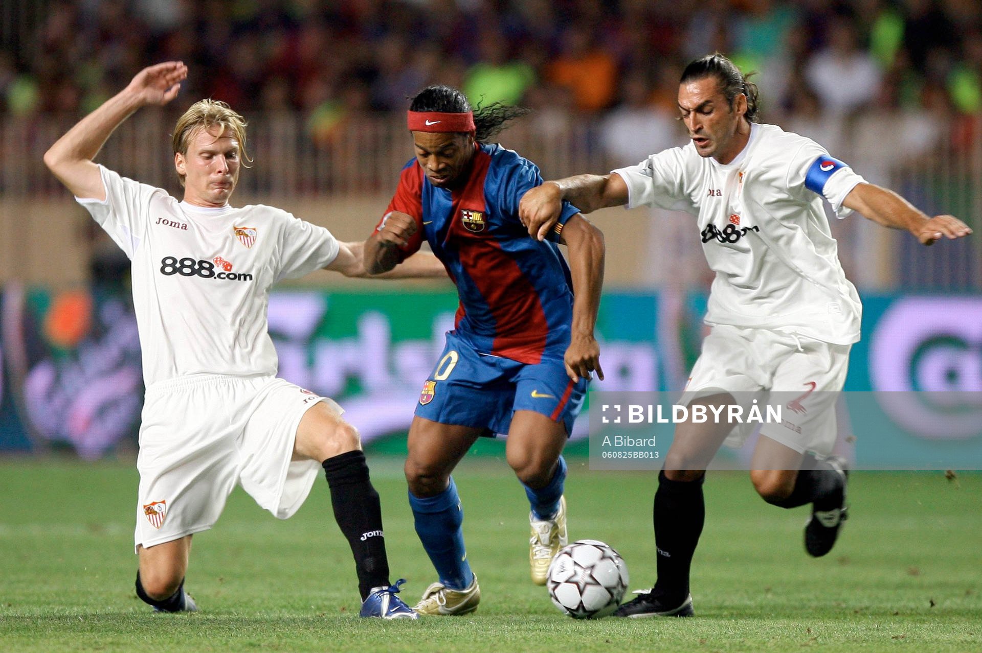 Ronaldinho, Barcelona, Christian Poulsen och Javi Navarro, Sevilla 