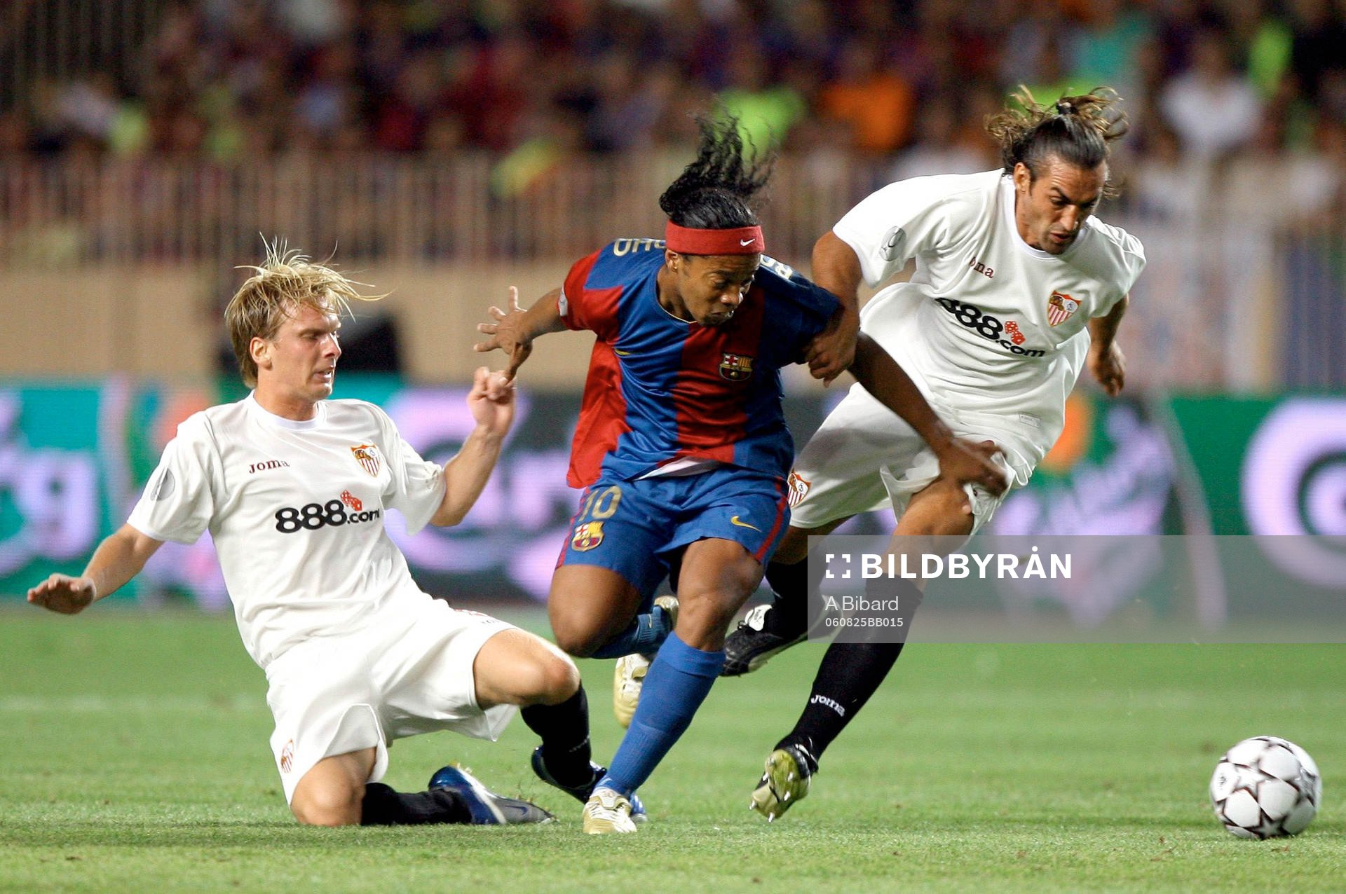  Ronaldinho, Barcelona, Christian Poulsen och Javi Navarro, Sevilla 