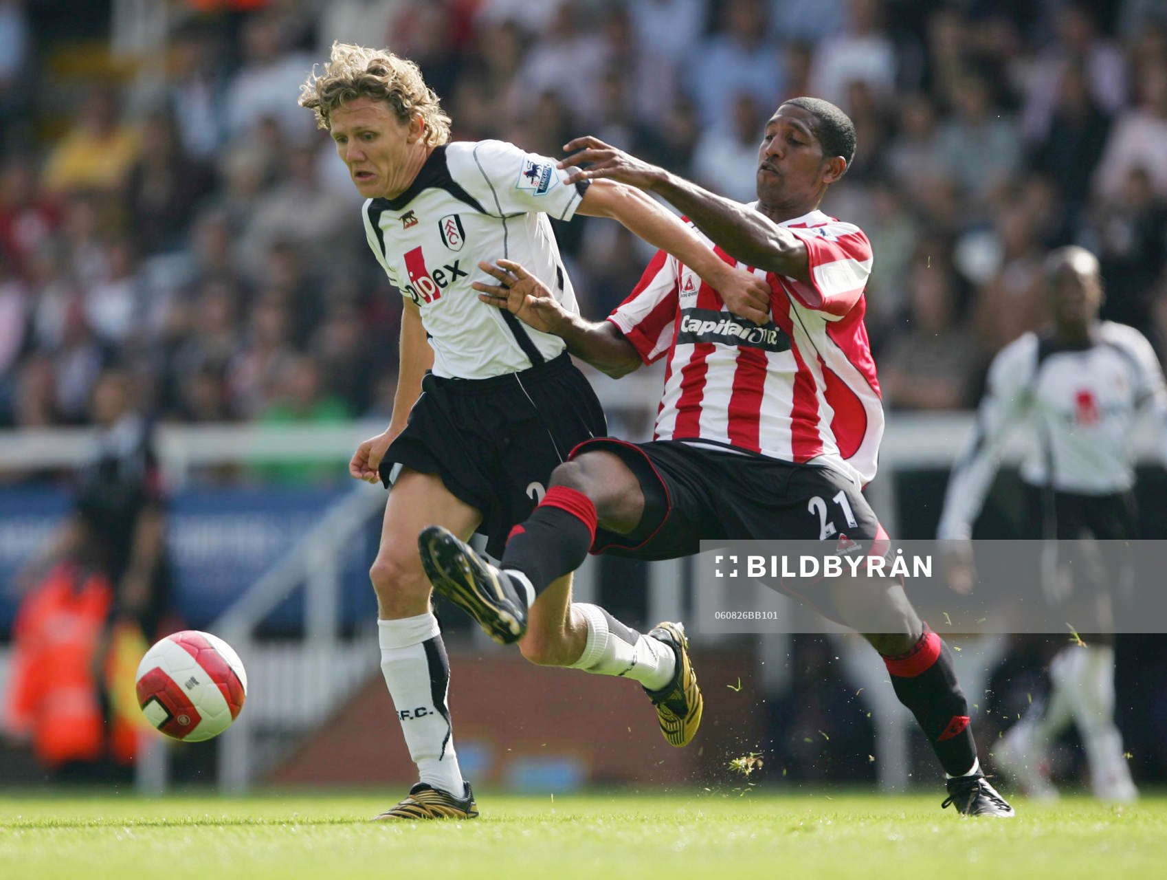 Jimmy Bullard, Fulham håller undan  Mikele Leigertwood,