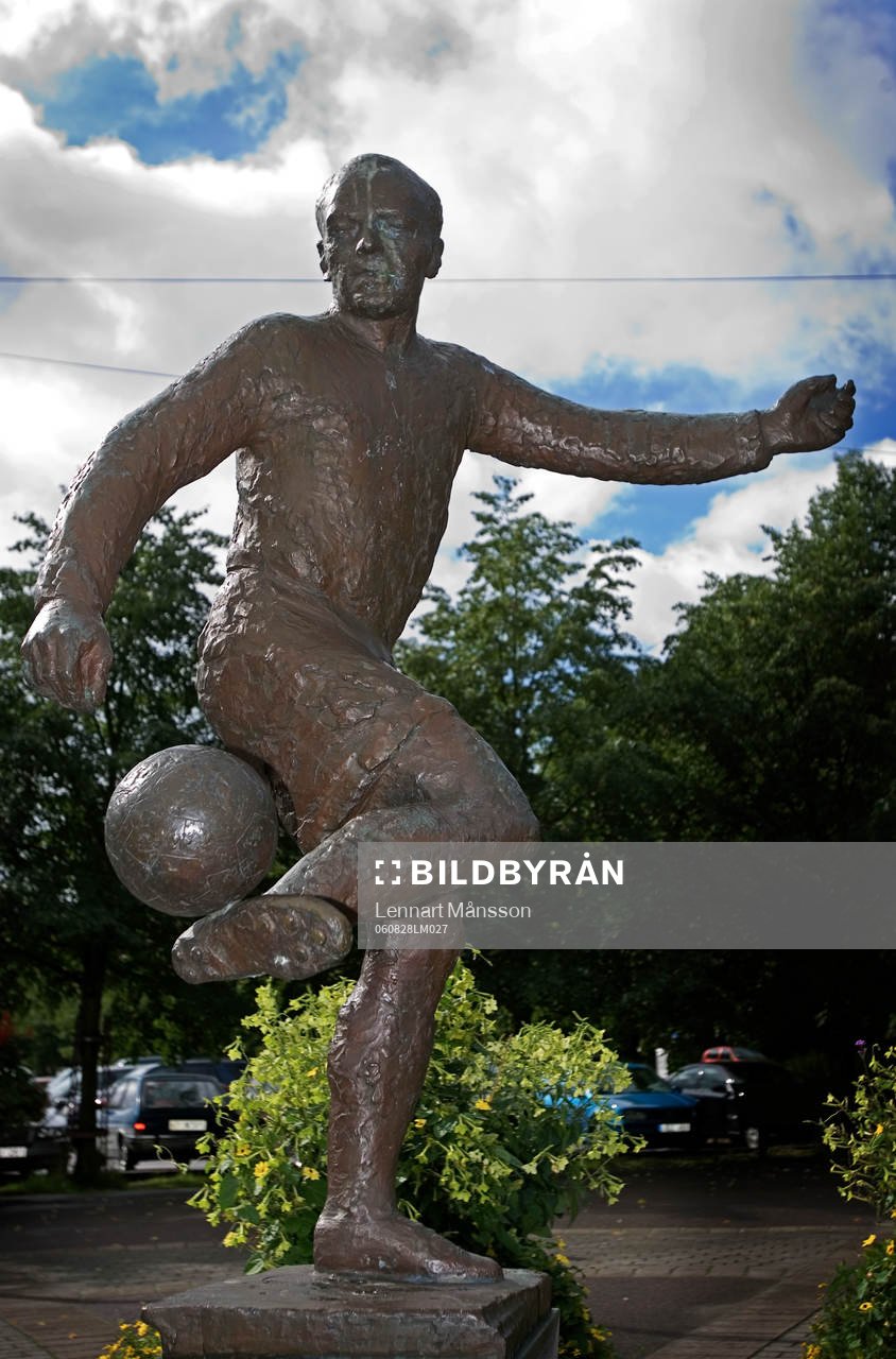 Gunnar Gren, staty