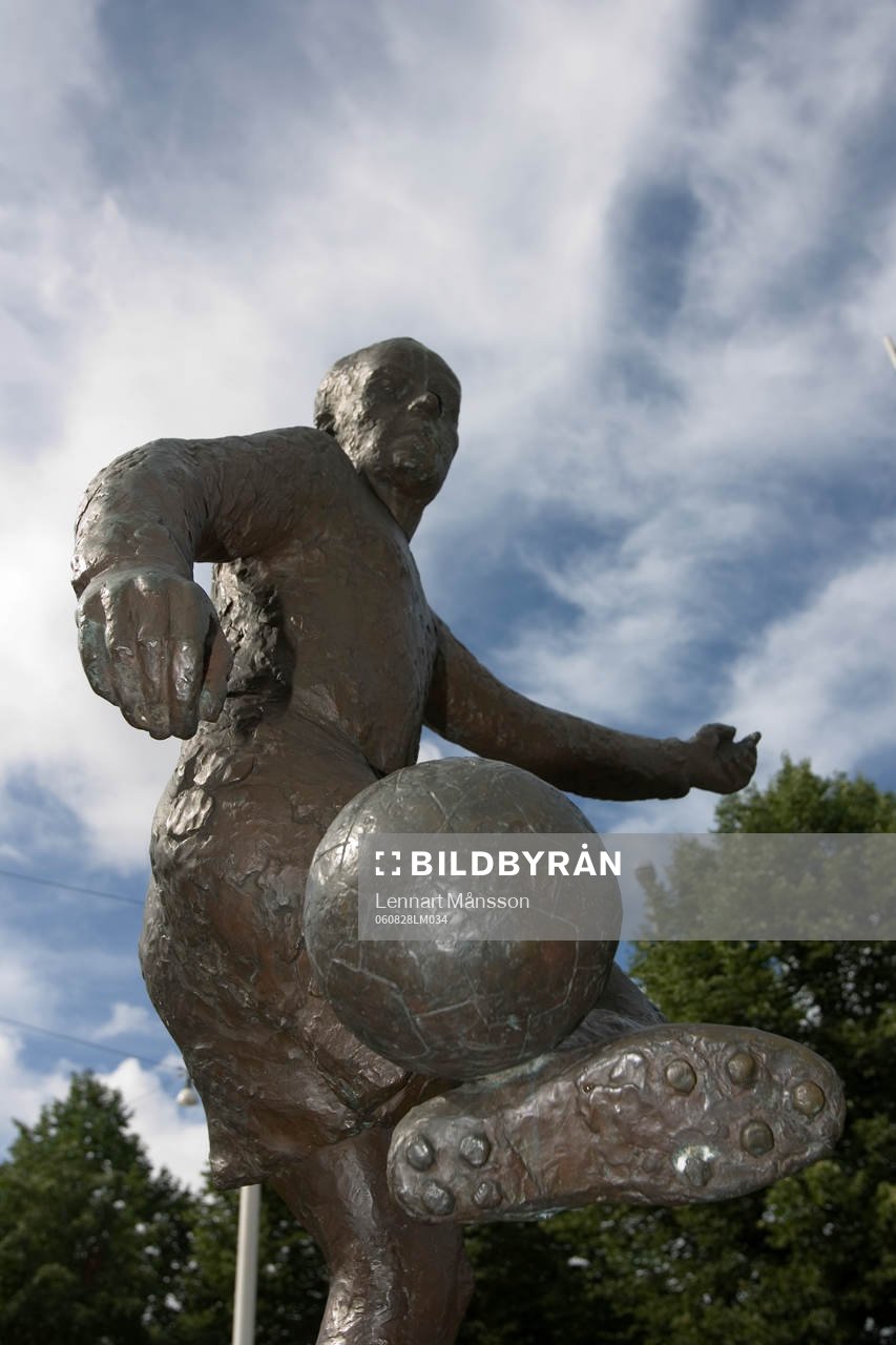 Gunnar Gren, staty