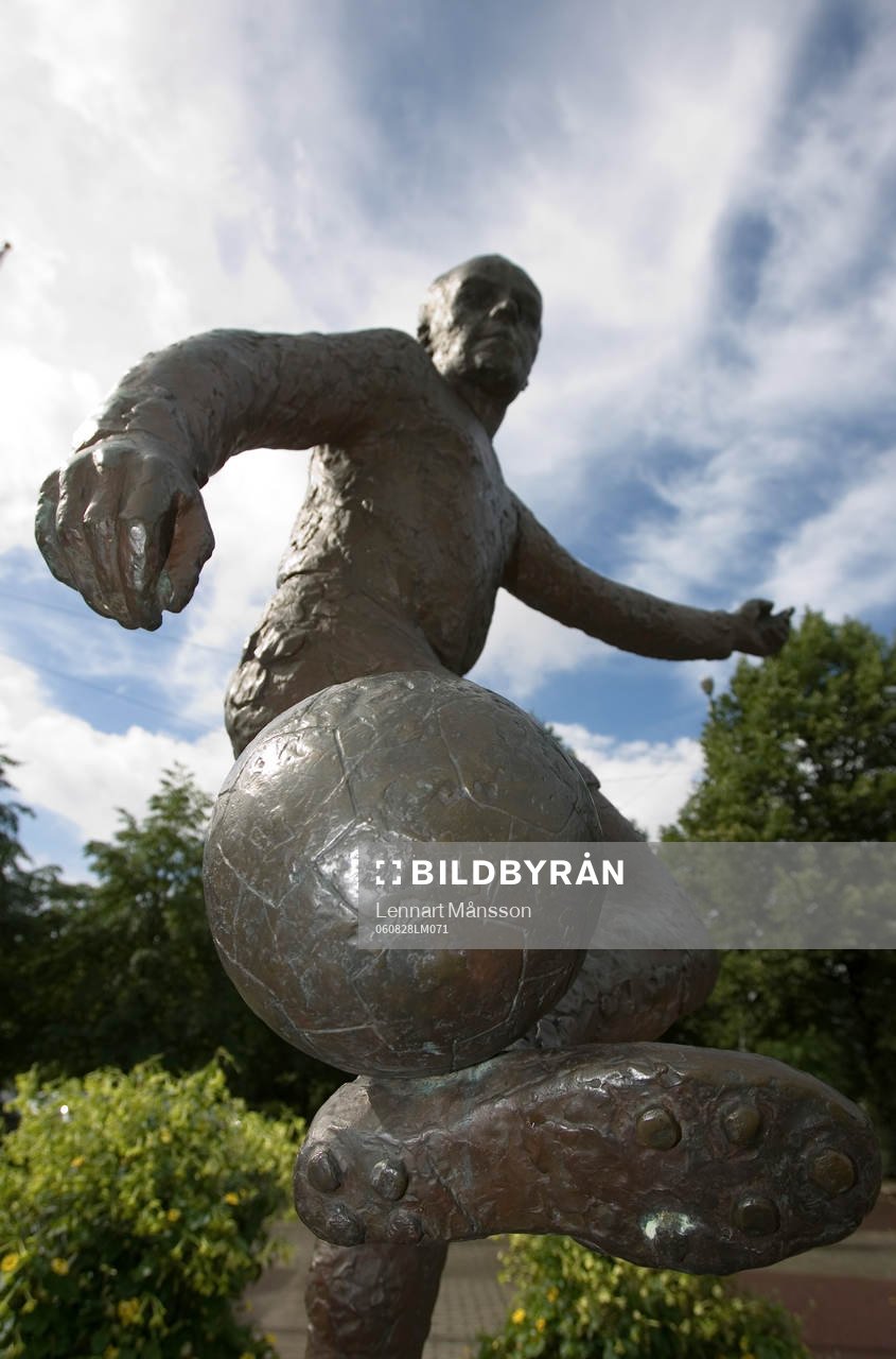 Gunnar Gren, staty